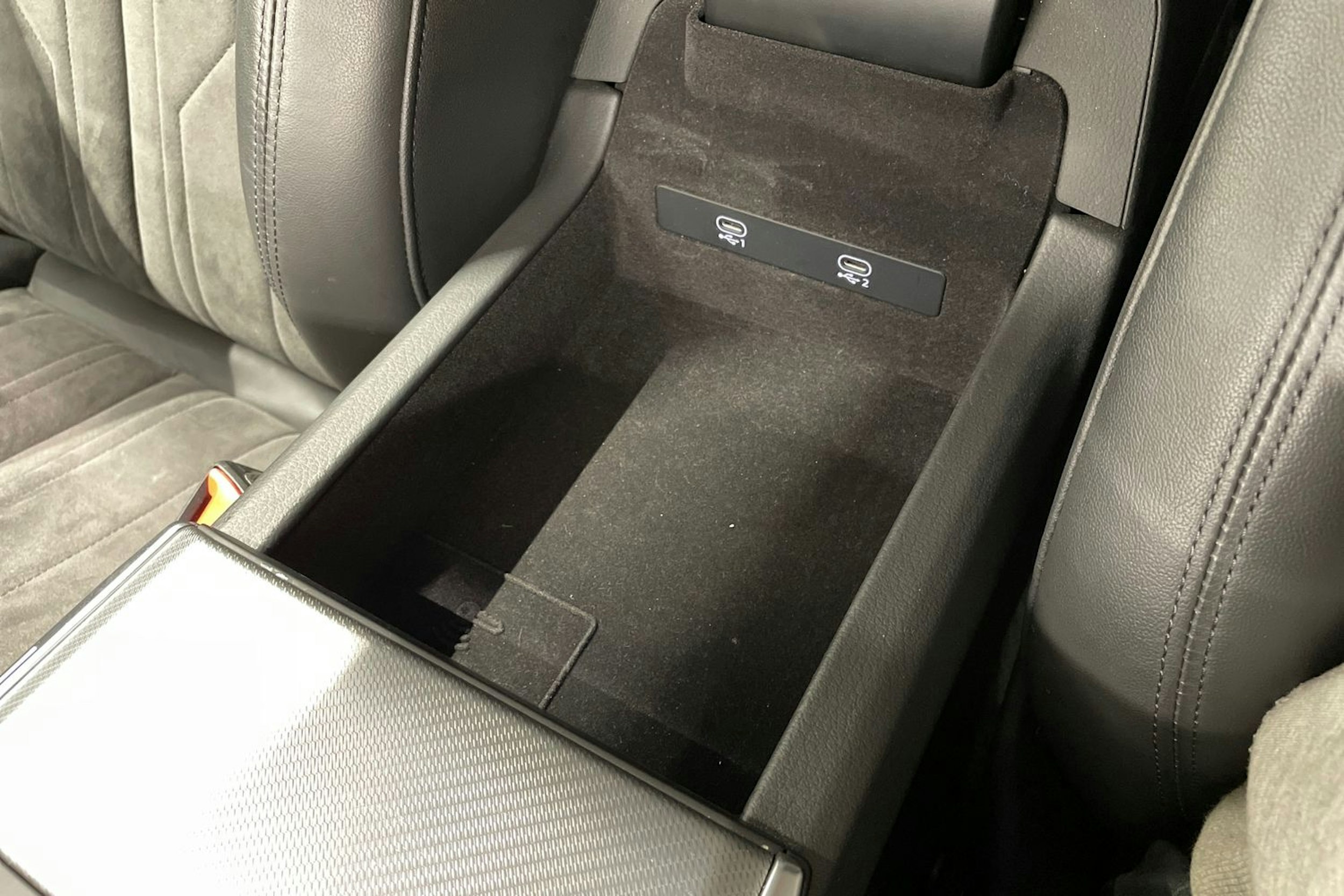 valkoinen Audi A6 2021 kuva 30.