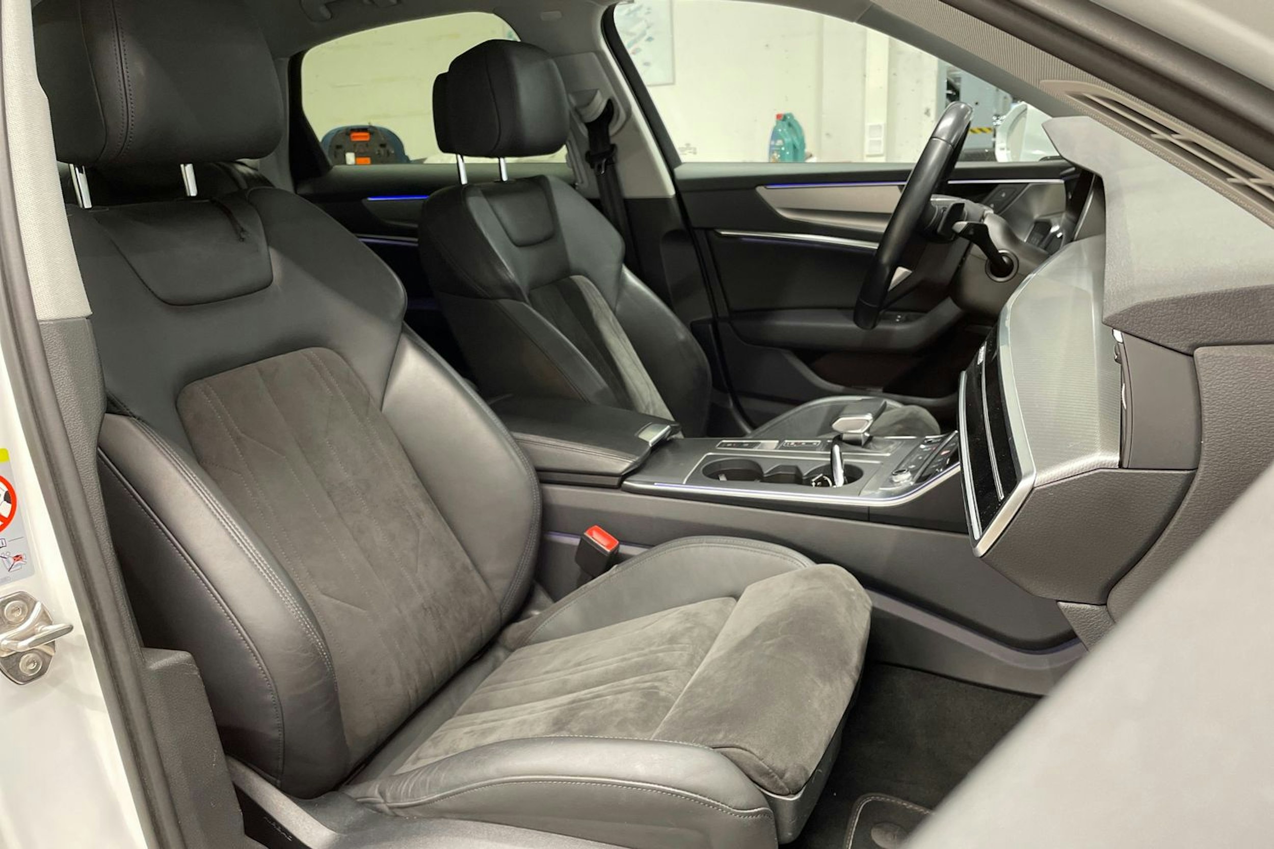 valkoinen Audi A6 2021 kuva 31.