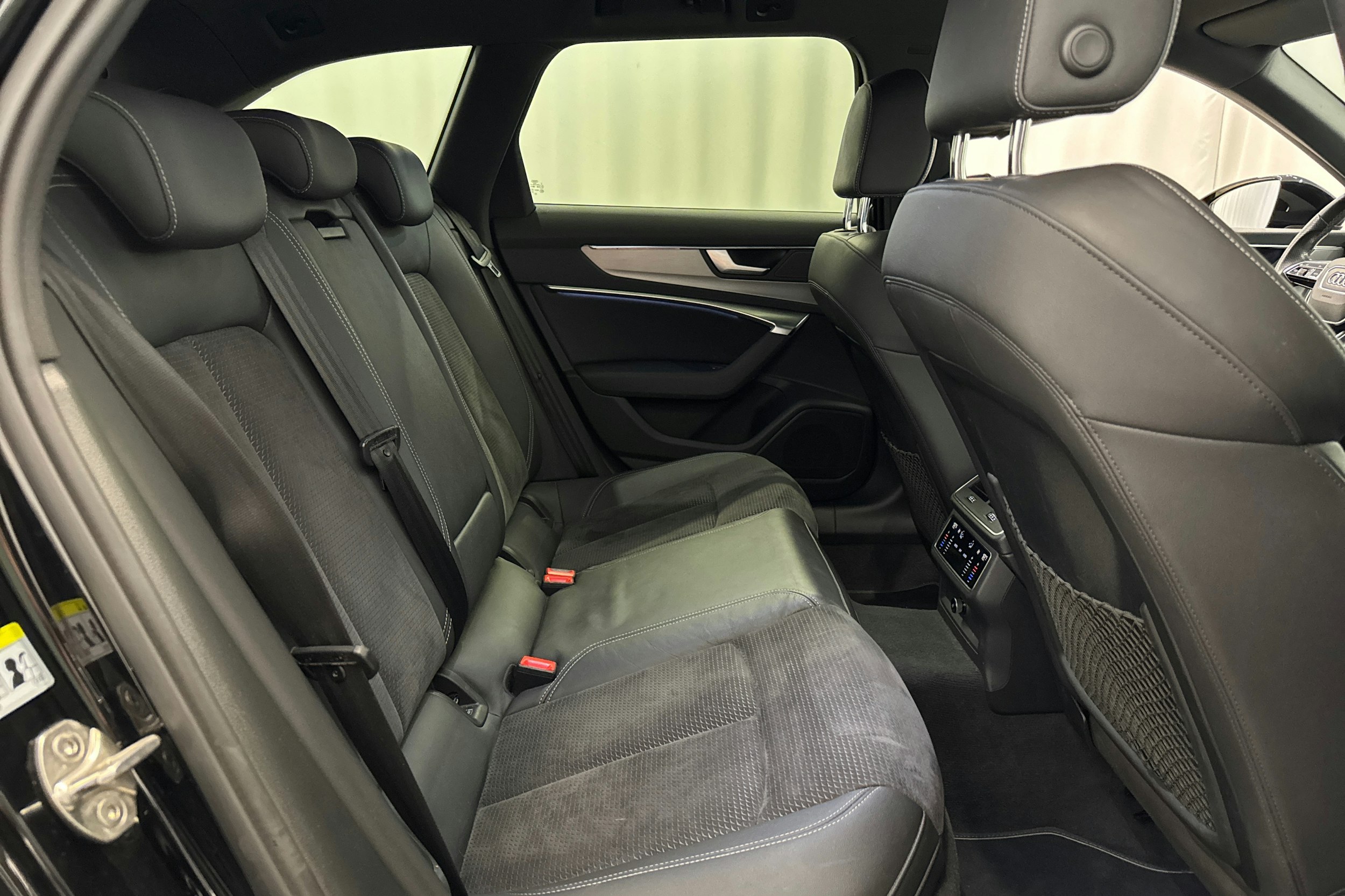 musta Audi A6 2021 kuva 11.