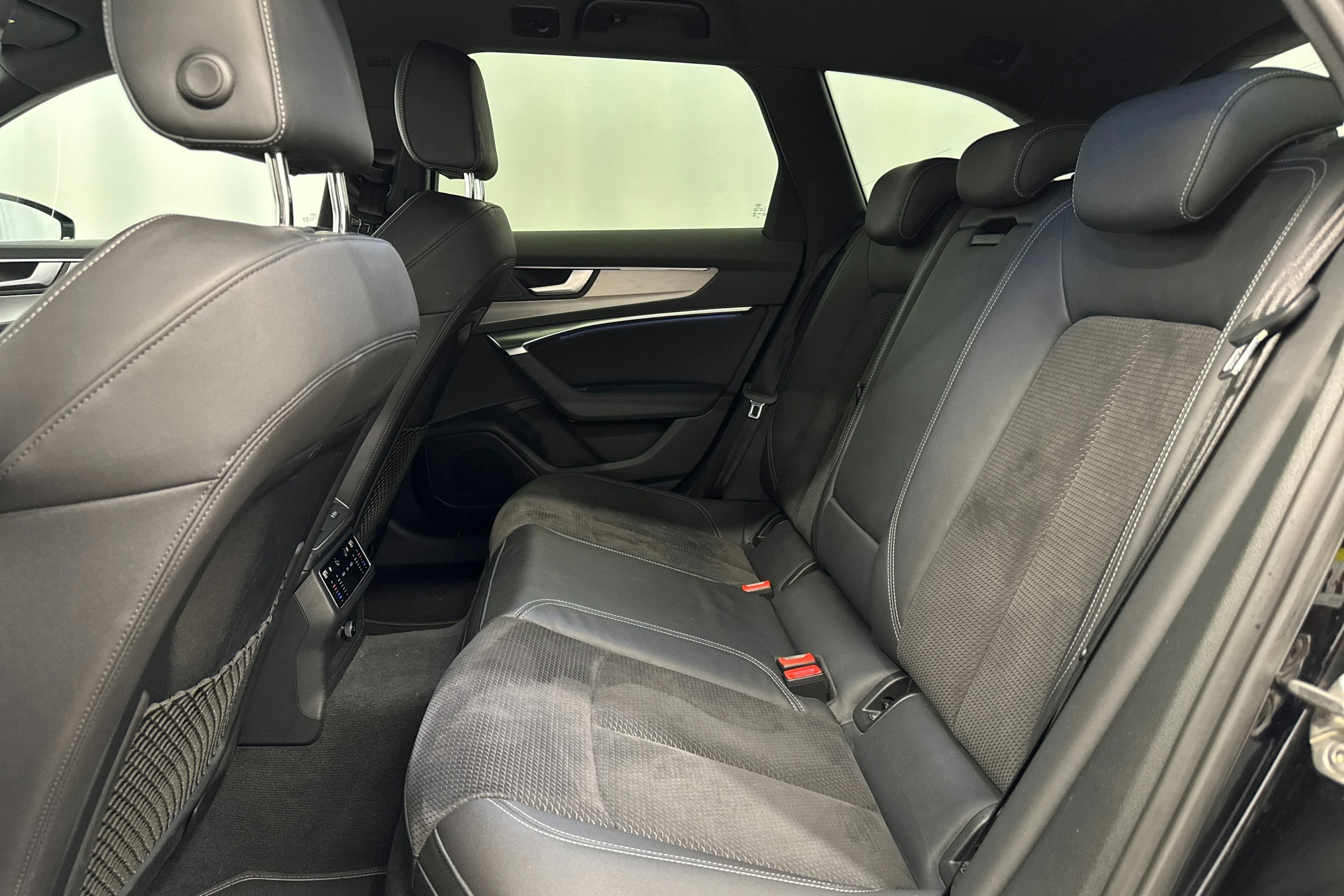 musta Audi A6 2021 kuva 12.