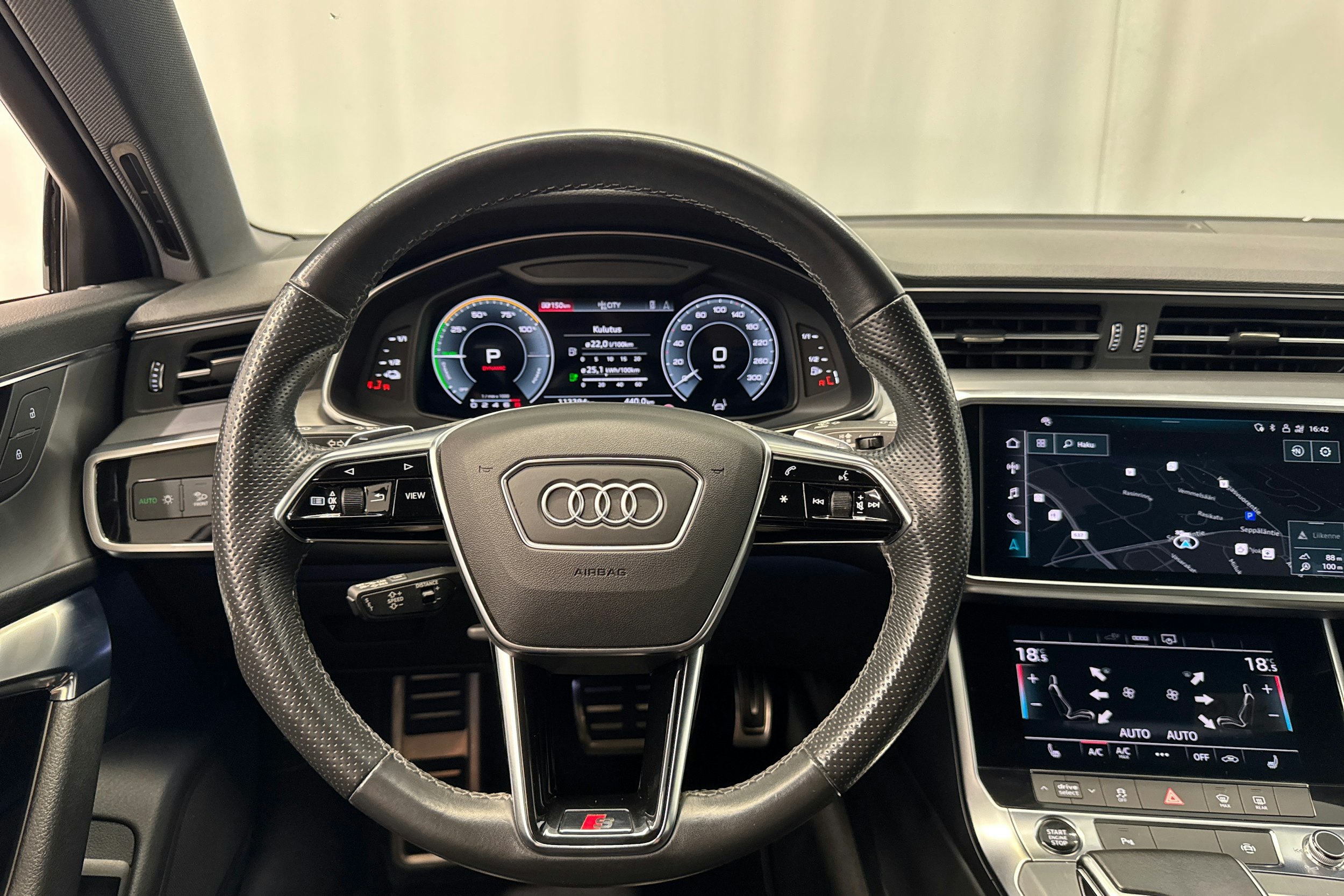 musta Audi A6 2021 kuva 14.