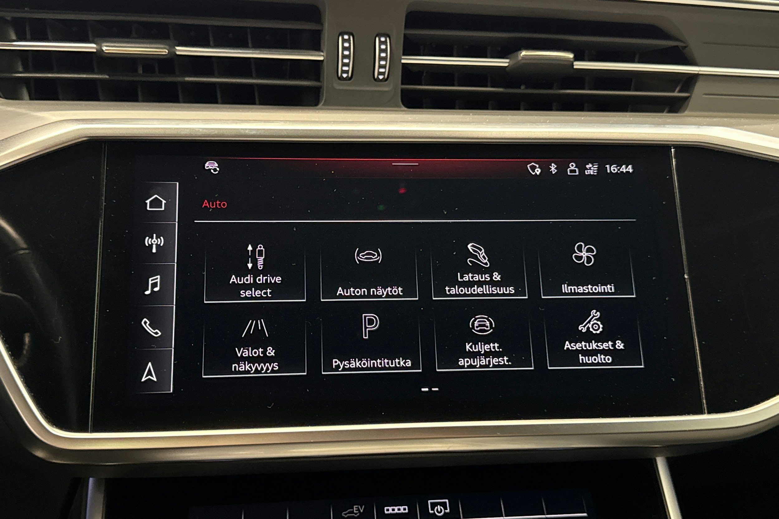 musta Audi A6 2021 kuva 21.