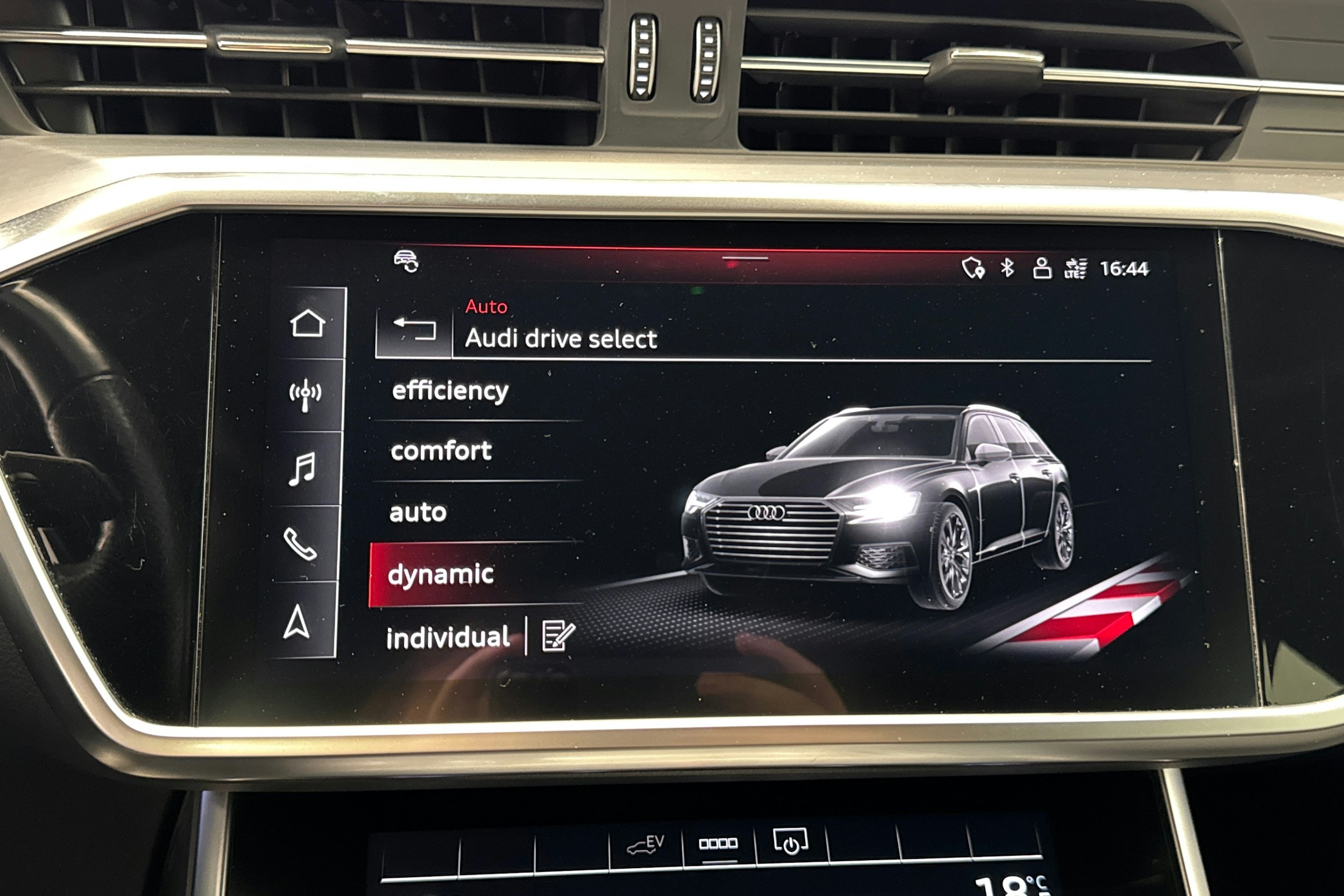 musta Audi A6 2021 kuva 22.