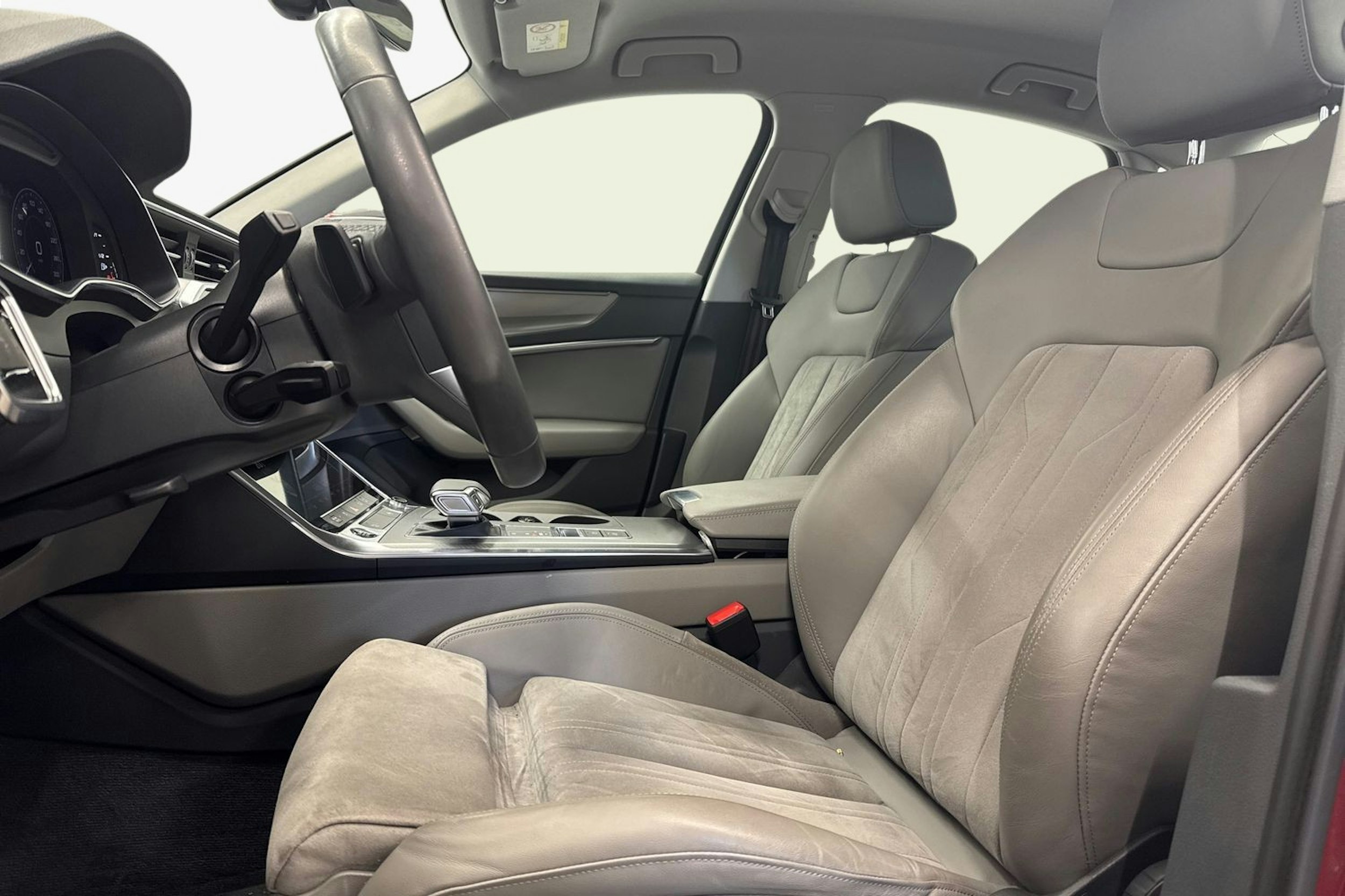 Punainen Audi A6 2021 kuva 11.