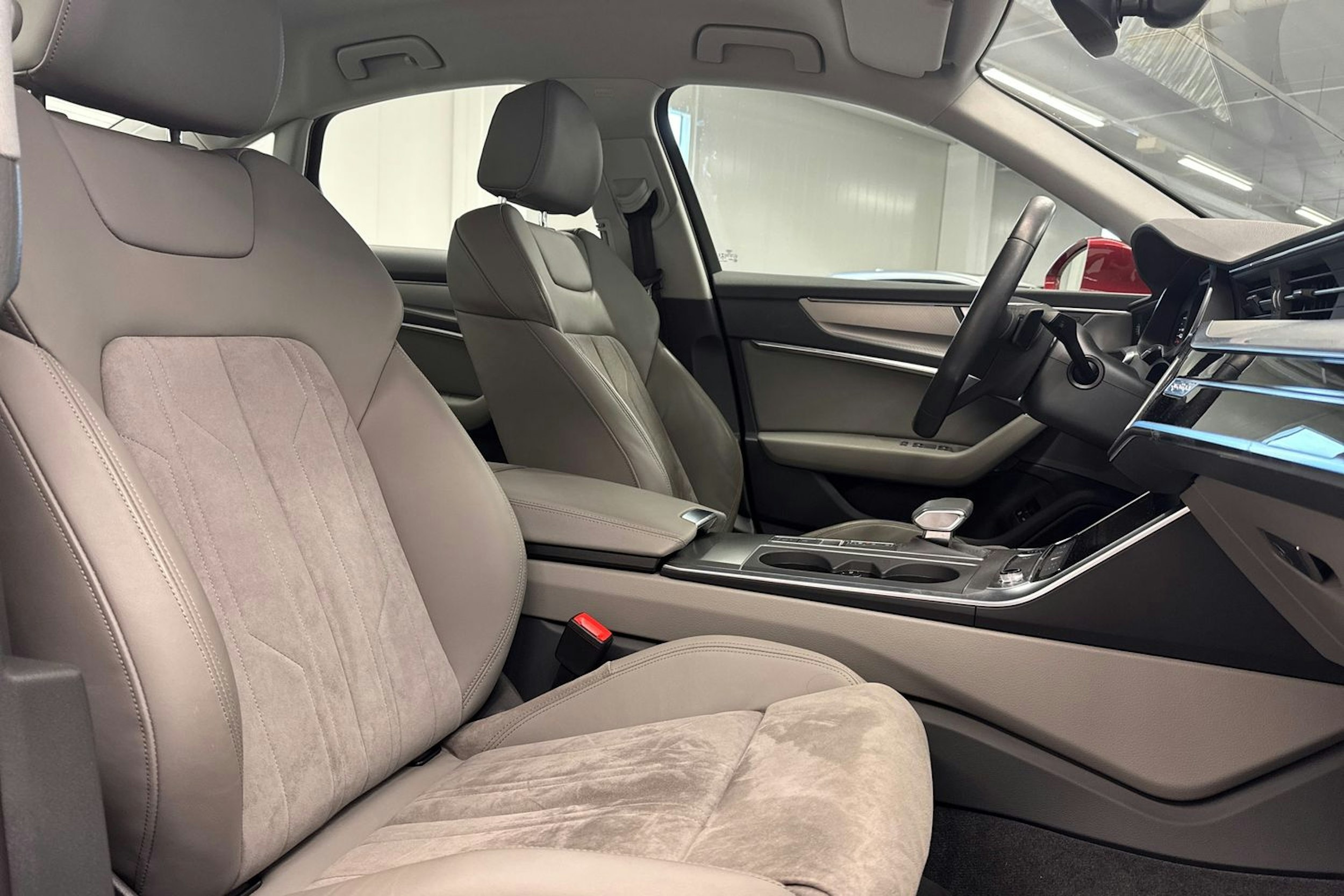 Punainen Audi A6 2021 kuva 13.