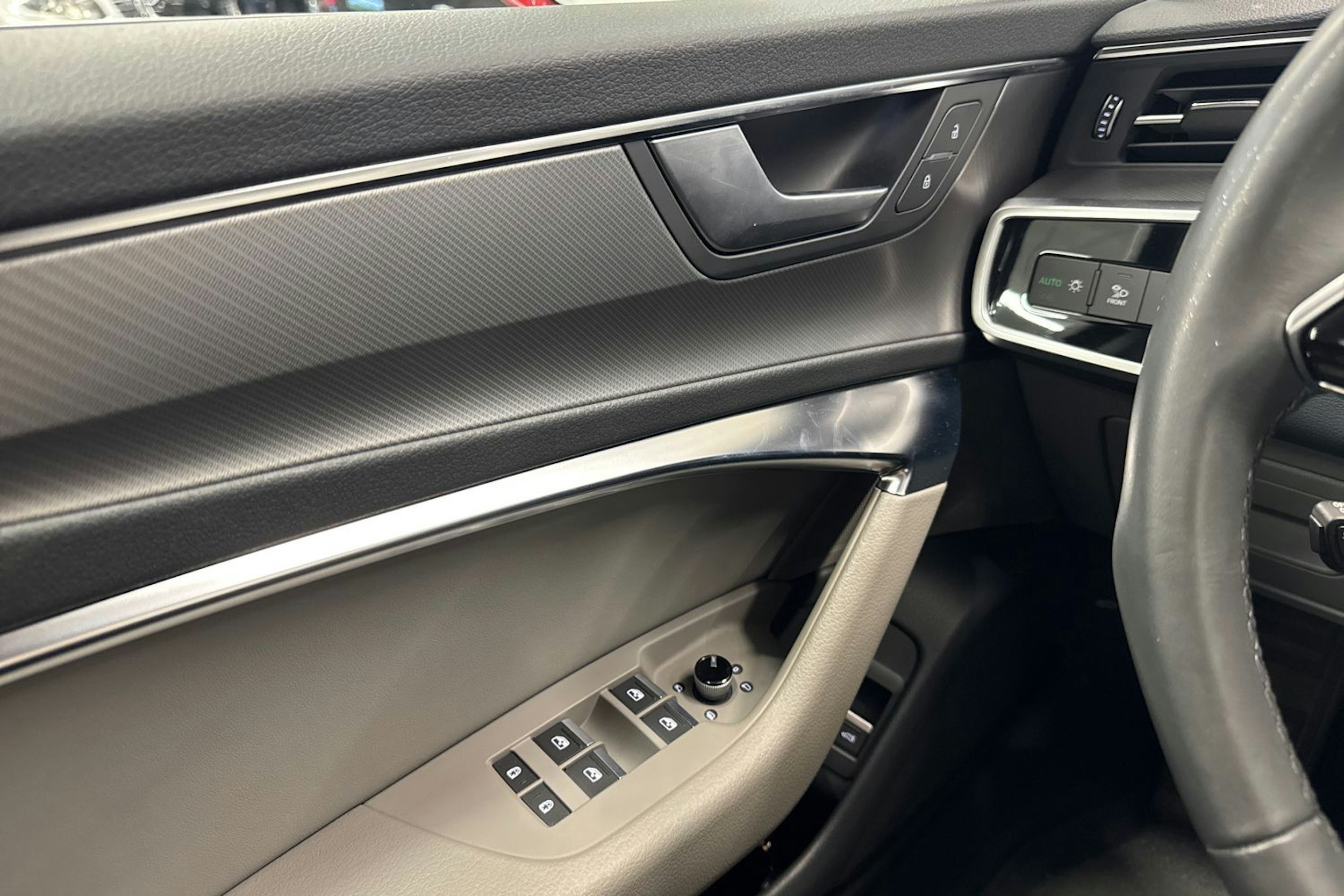 Punainen Audi A6 2021 kuva 19.