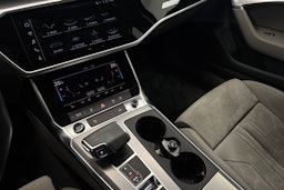 Punainen Audi A6 2021 kuva 21.