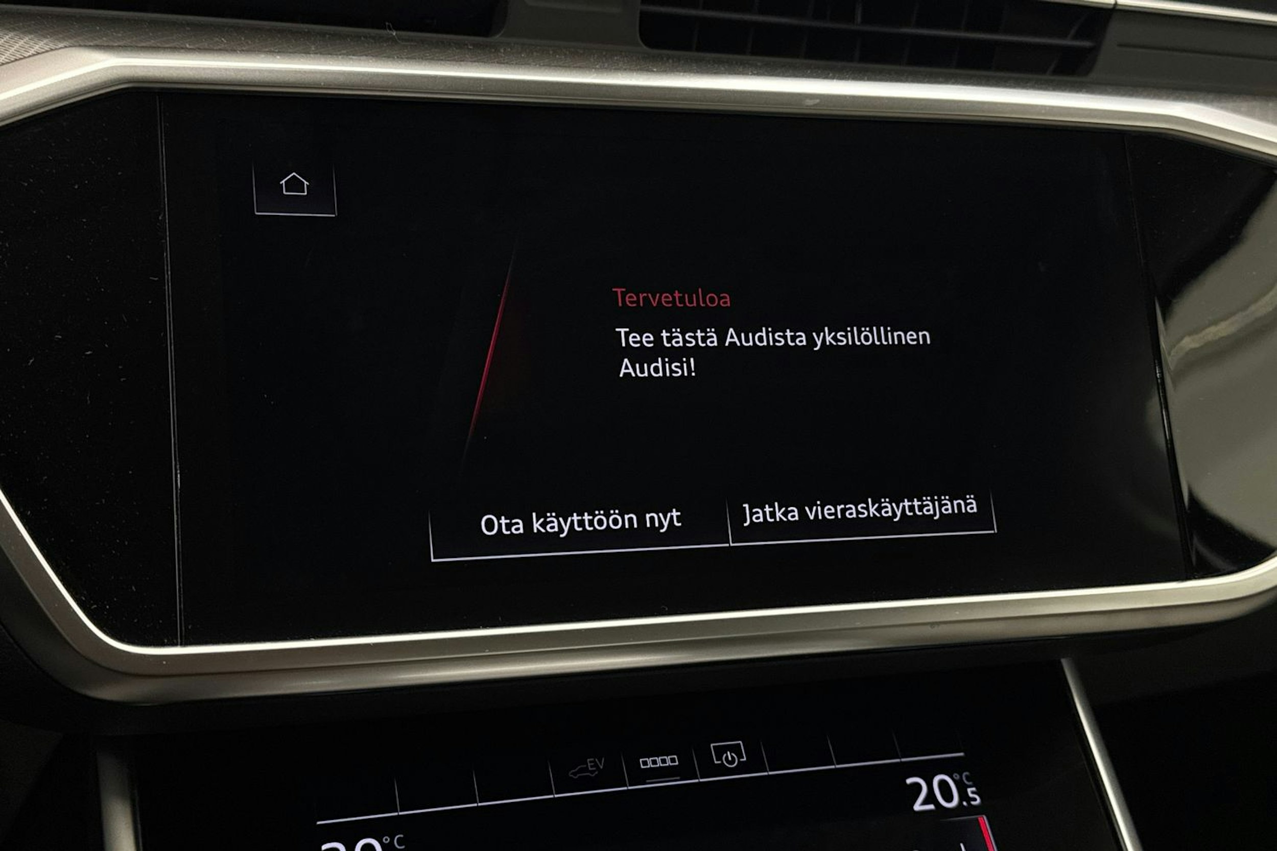 Punainen Audi A6 2021 kuva 22.