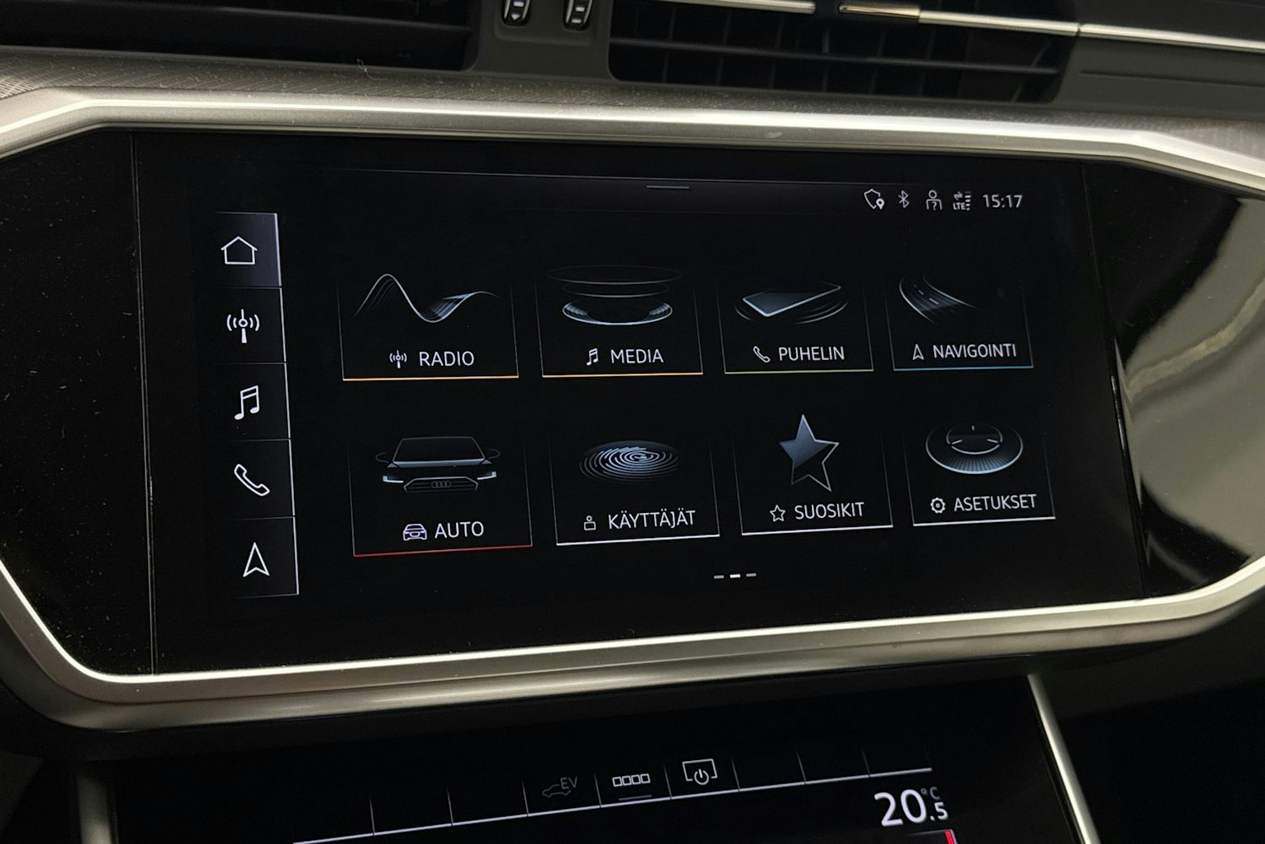 Punainen Audi A6 2021 kuva 23.