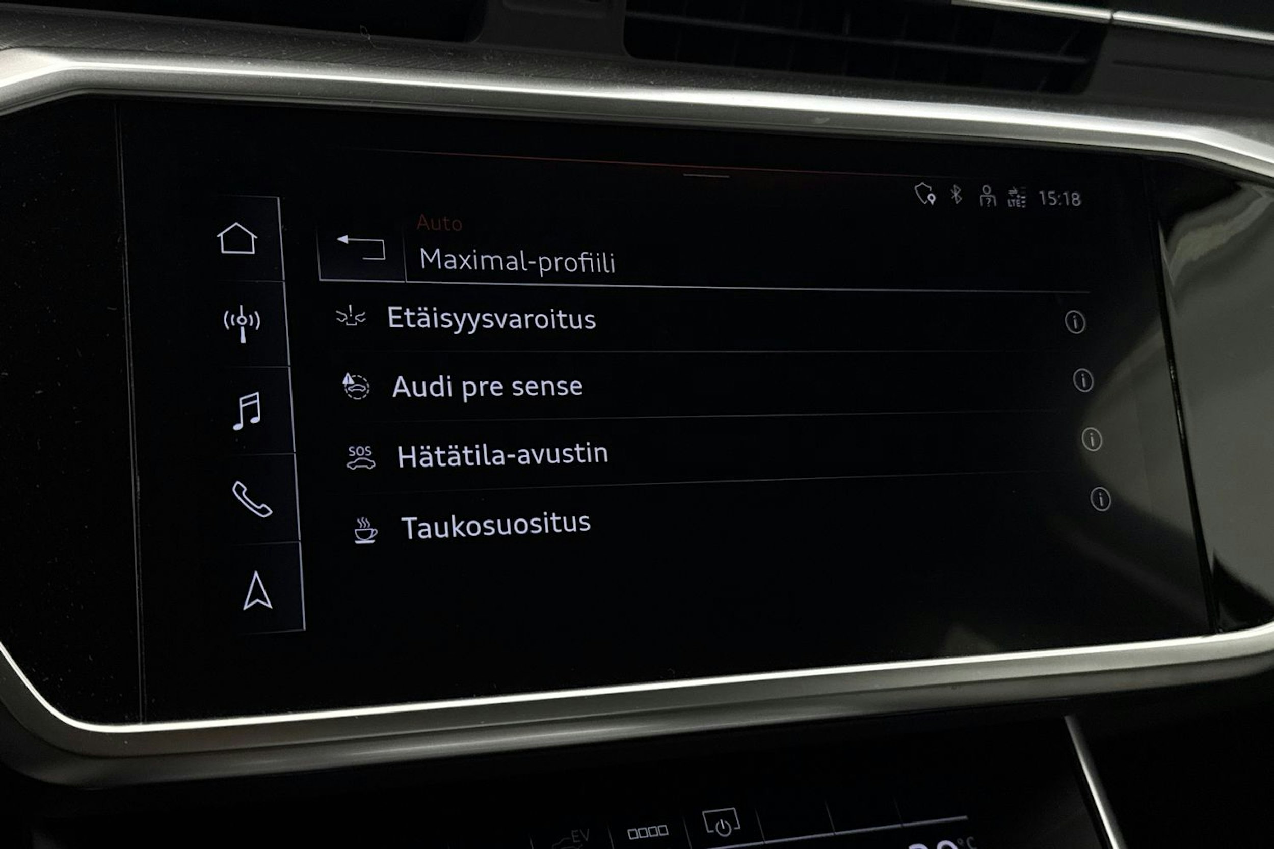 Punainen Audi A6 2021 kuva 26.
