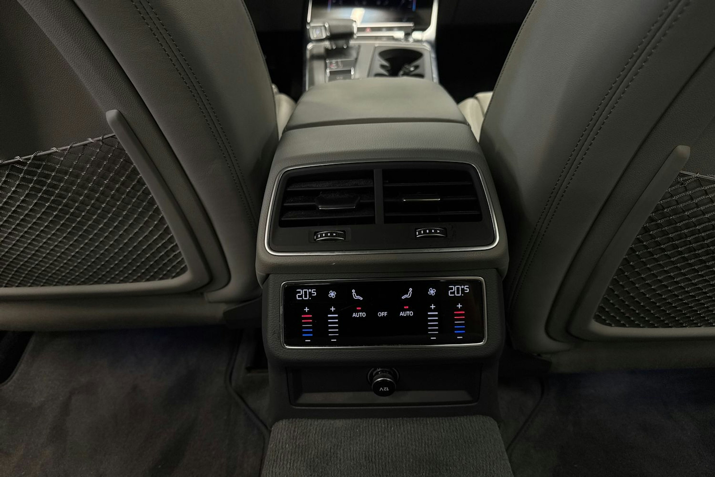 Punainen Audi A6 2021 kuva 33.