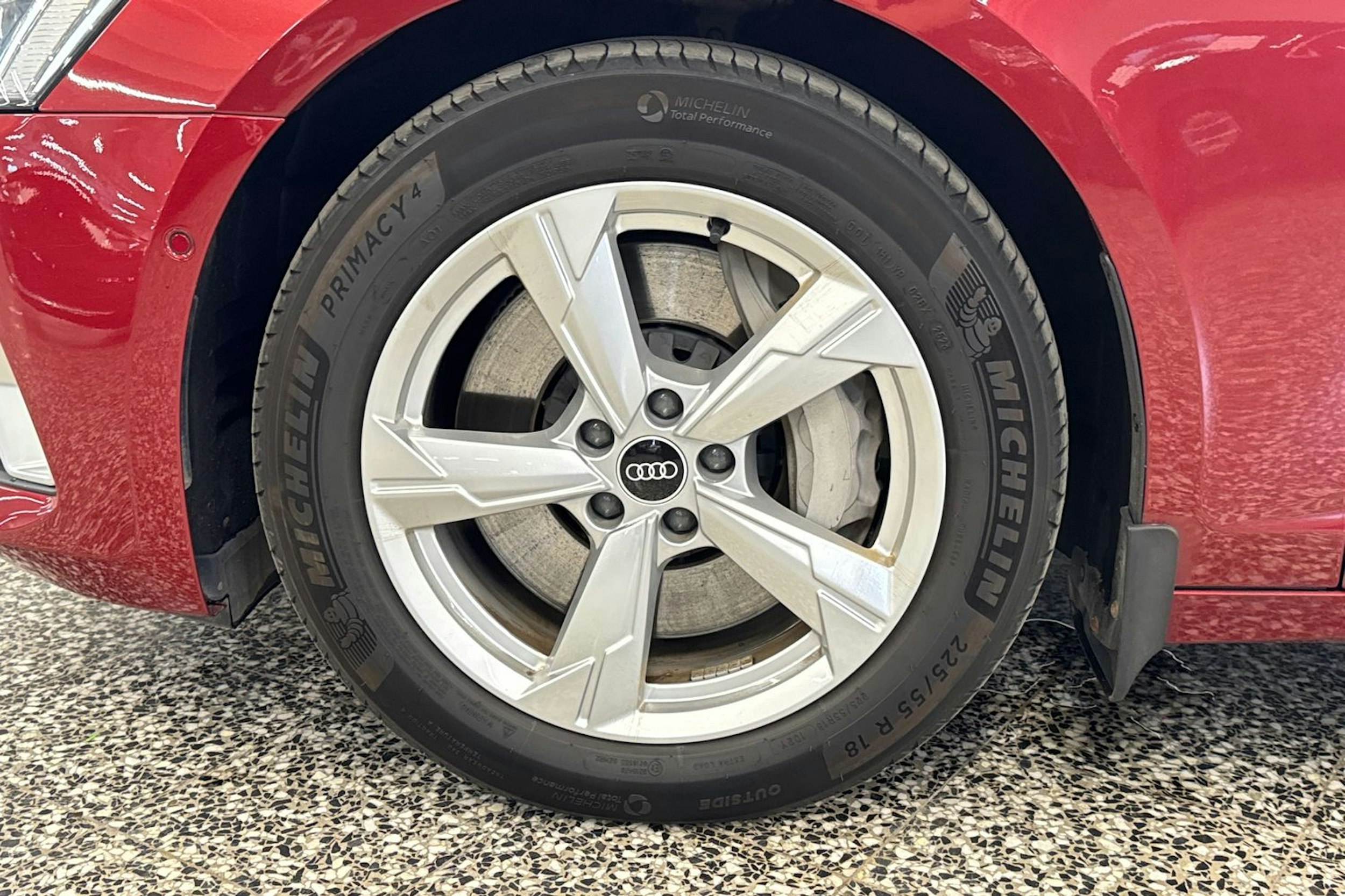 Punainen Audi A6 2021 kuva 35.