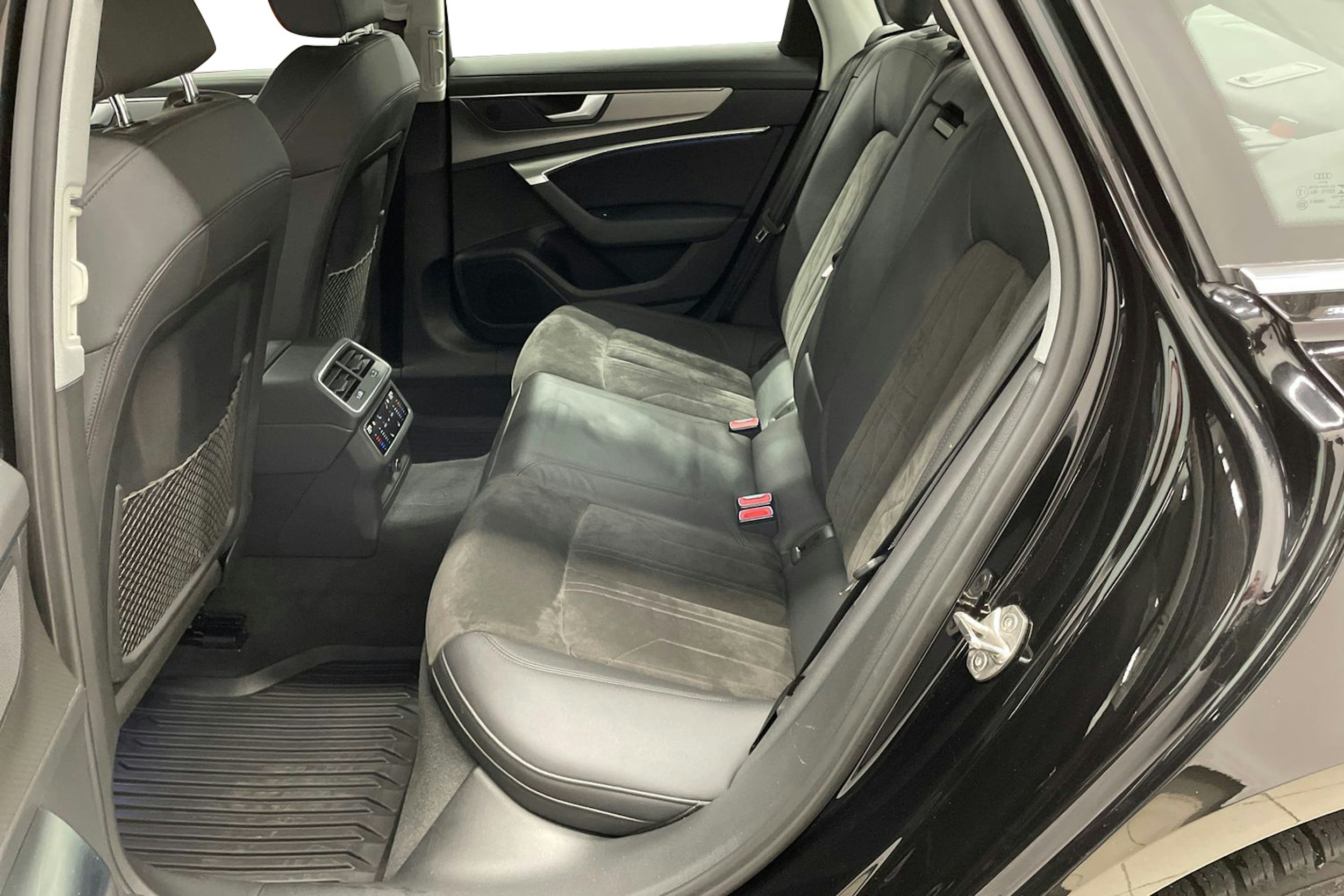 Musta Audi A6 2021 kuva 10.