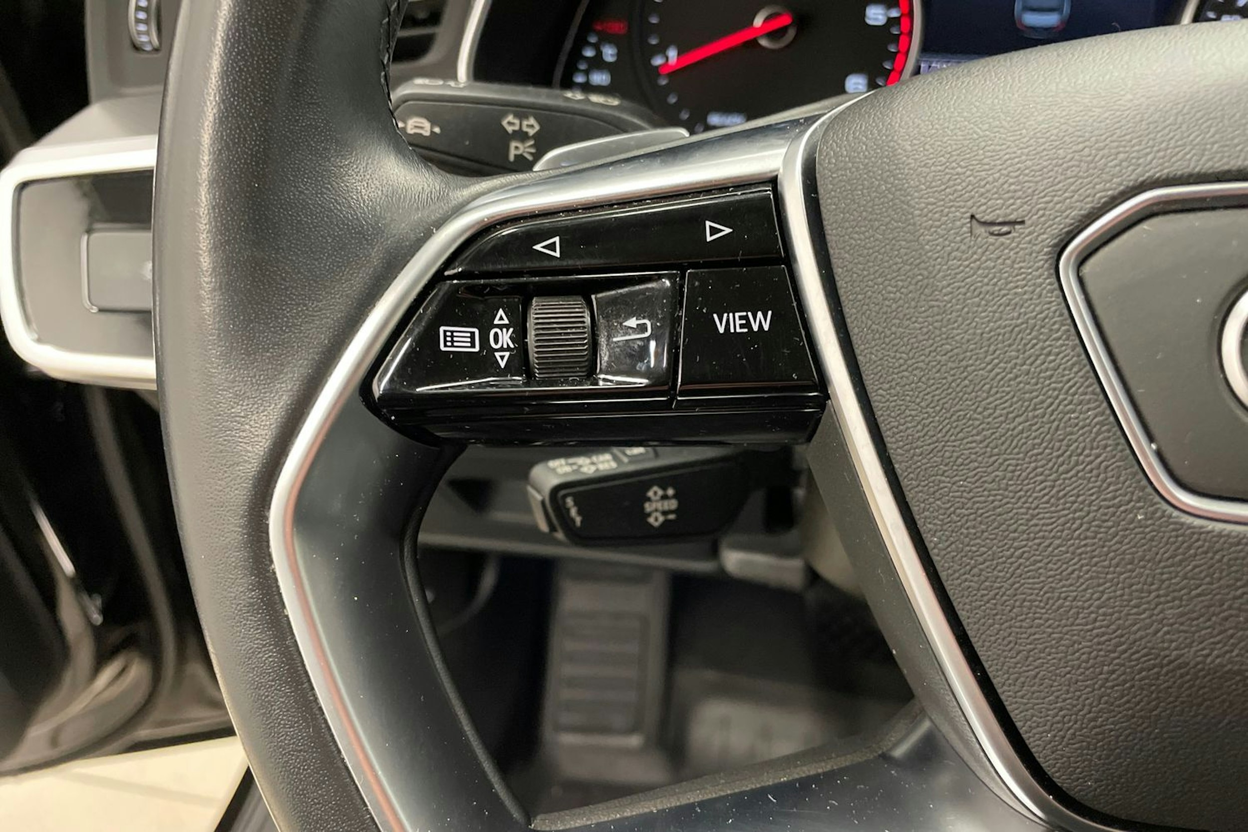 Musta Audi A6 2021 kuva 16.