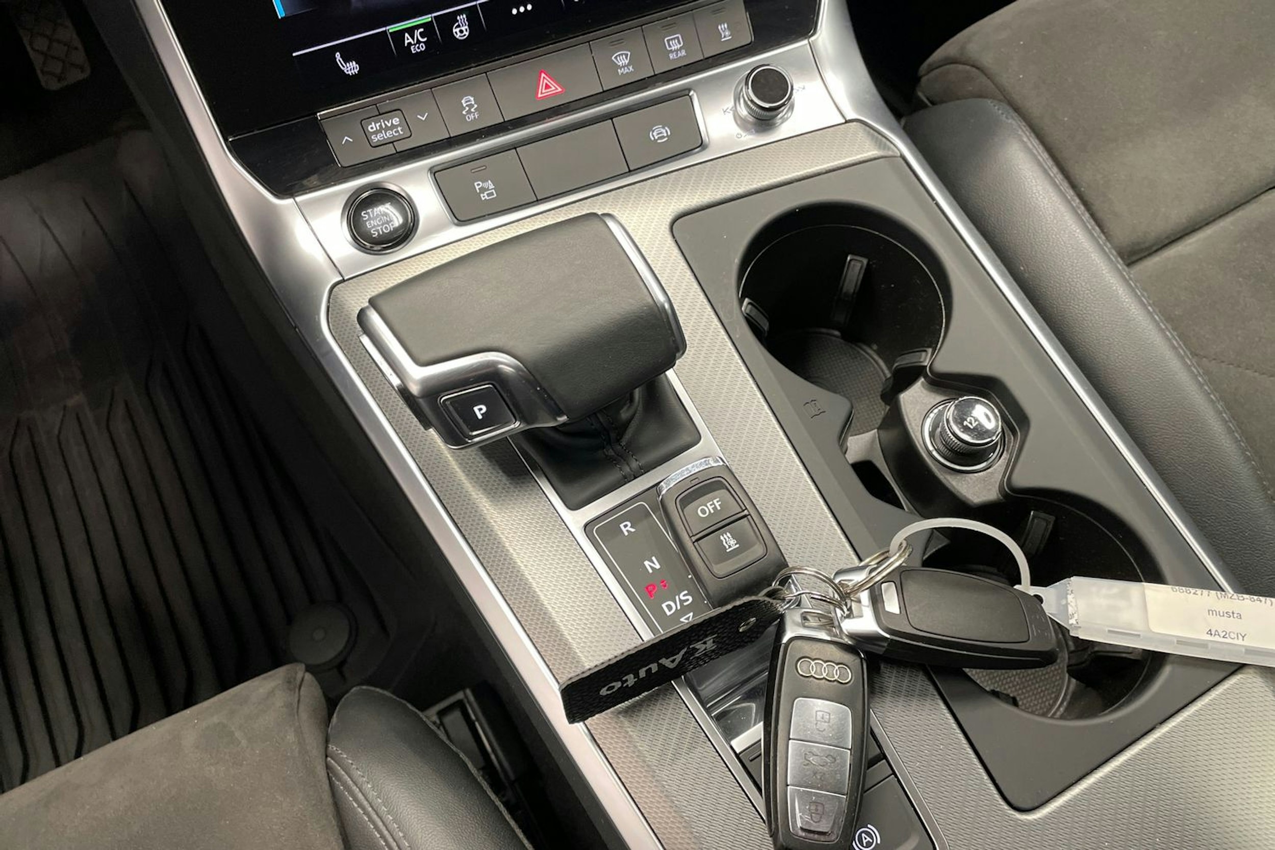 Musta Audi A6 2021 kuva 17.