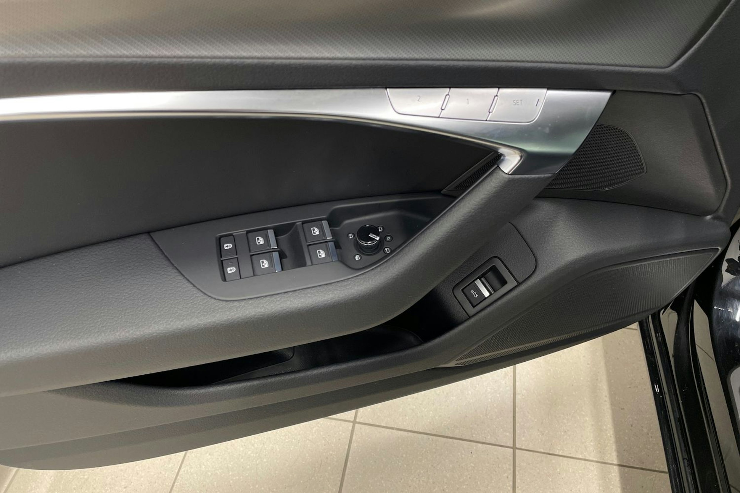 Musta Audi A6 2021 kuva 19.