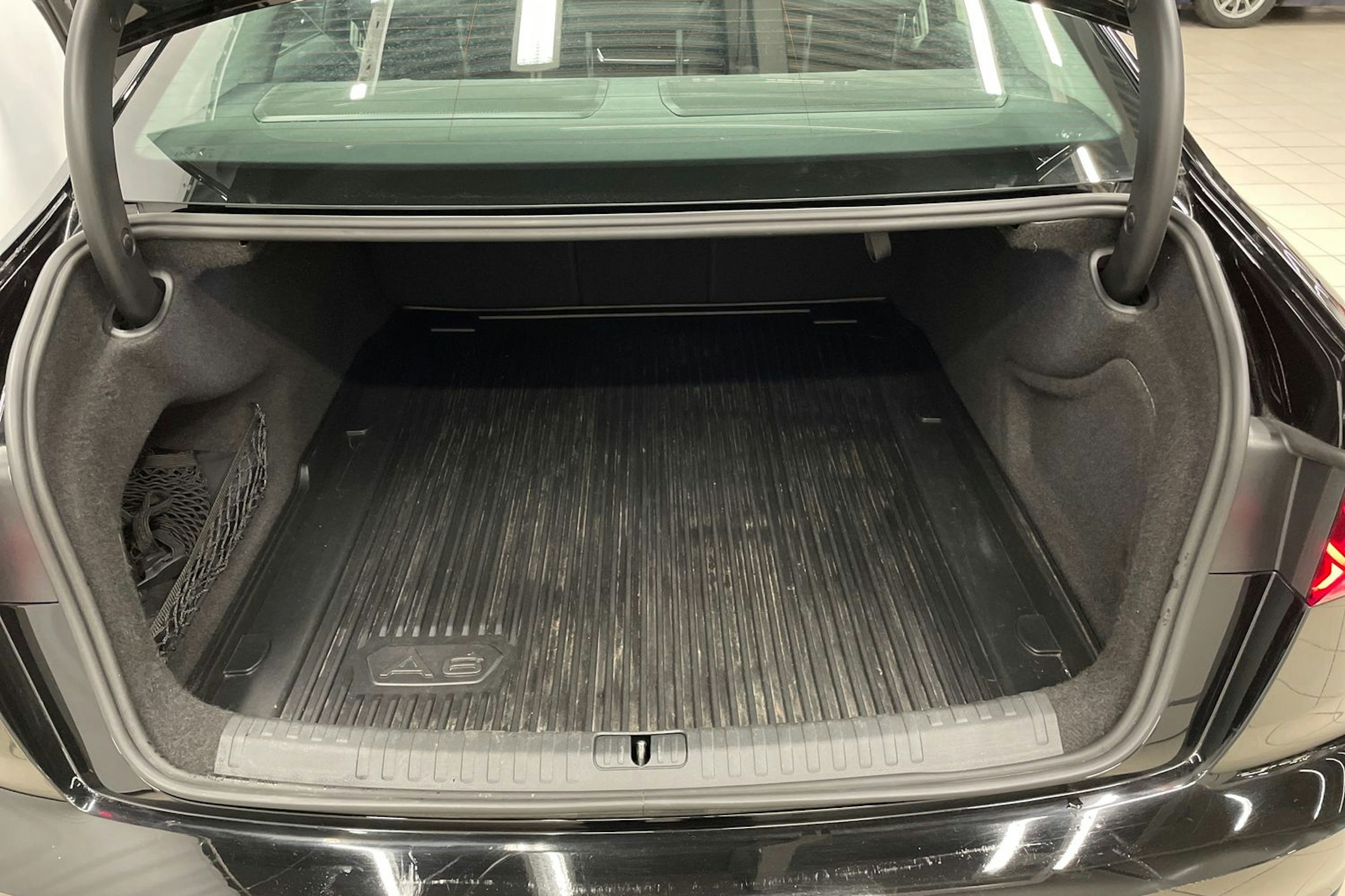 Musta Audi A6 2021 kuva 21.