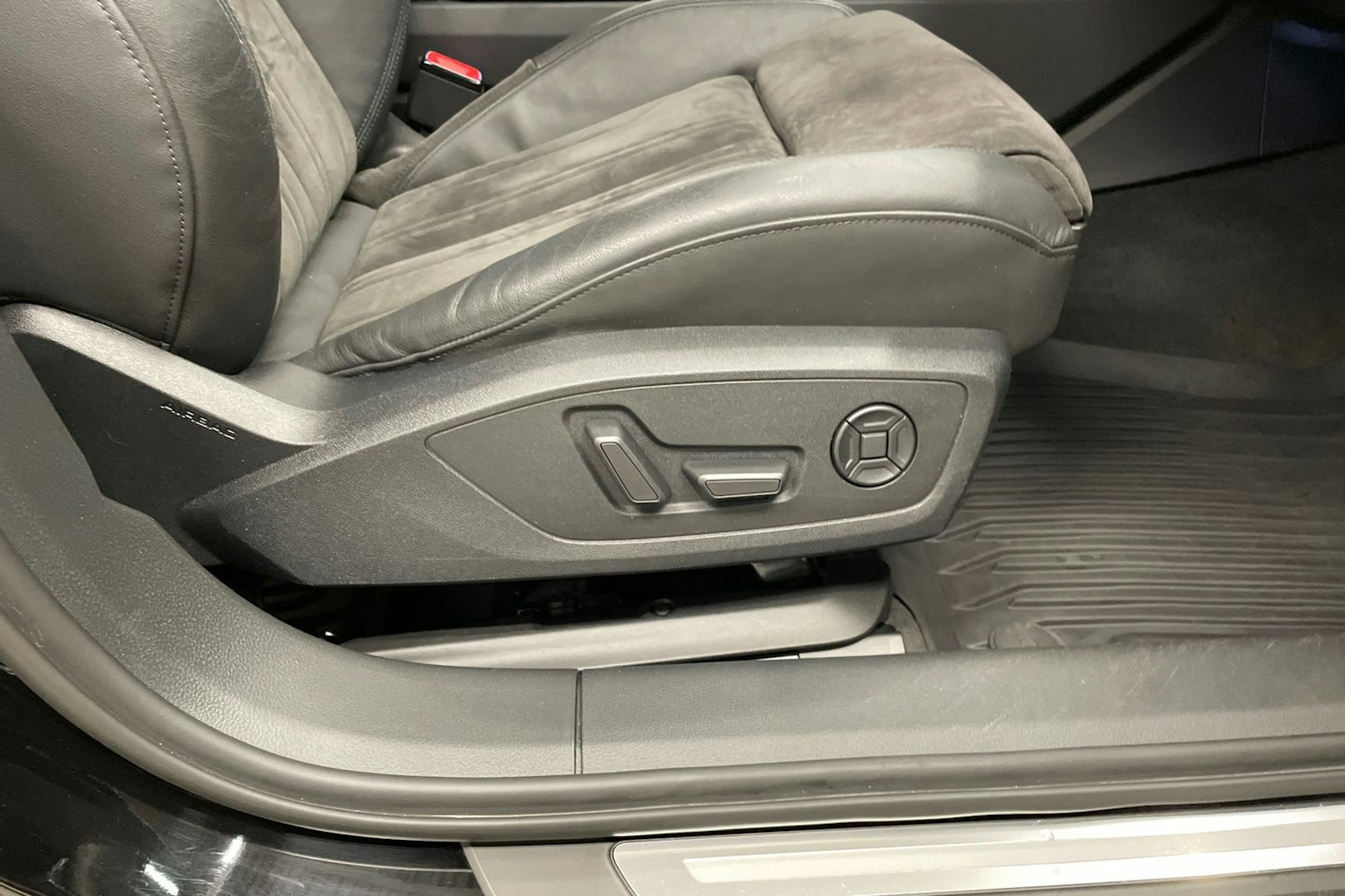 Musta Audi A6 2021 kuva 28.