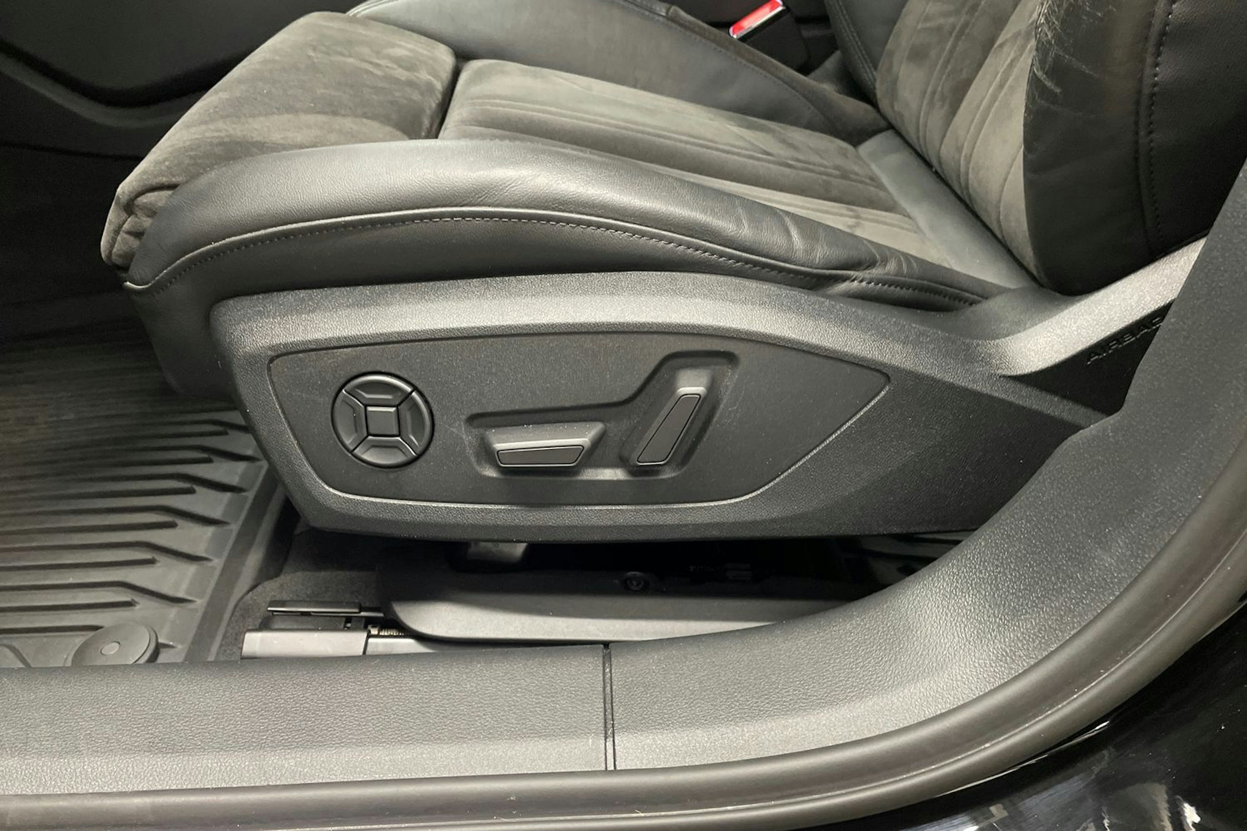 Musta Audi A6 2021 kuva 29.