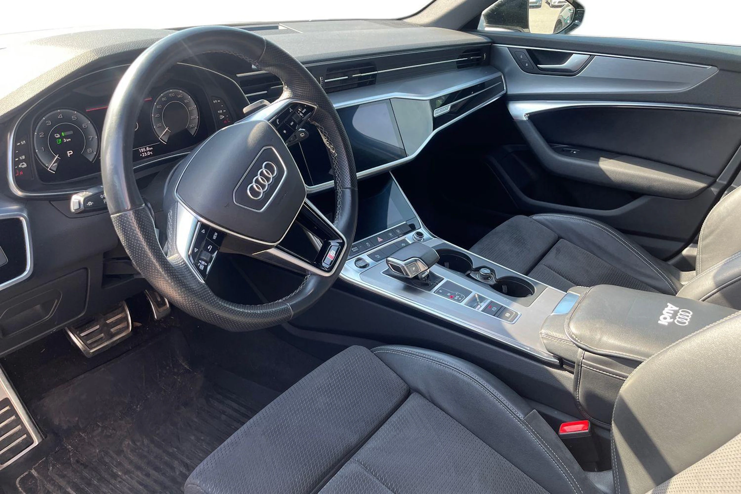 valkoinen Audi A6 2021 kuva 3.