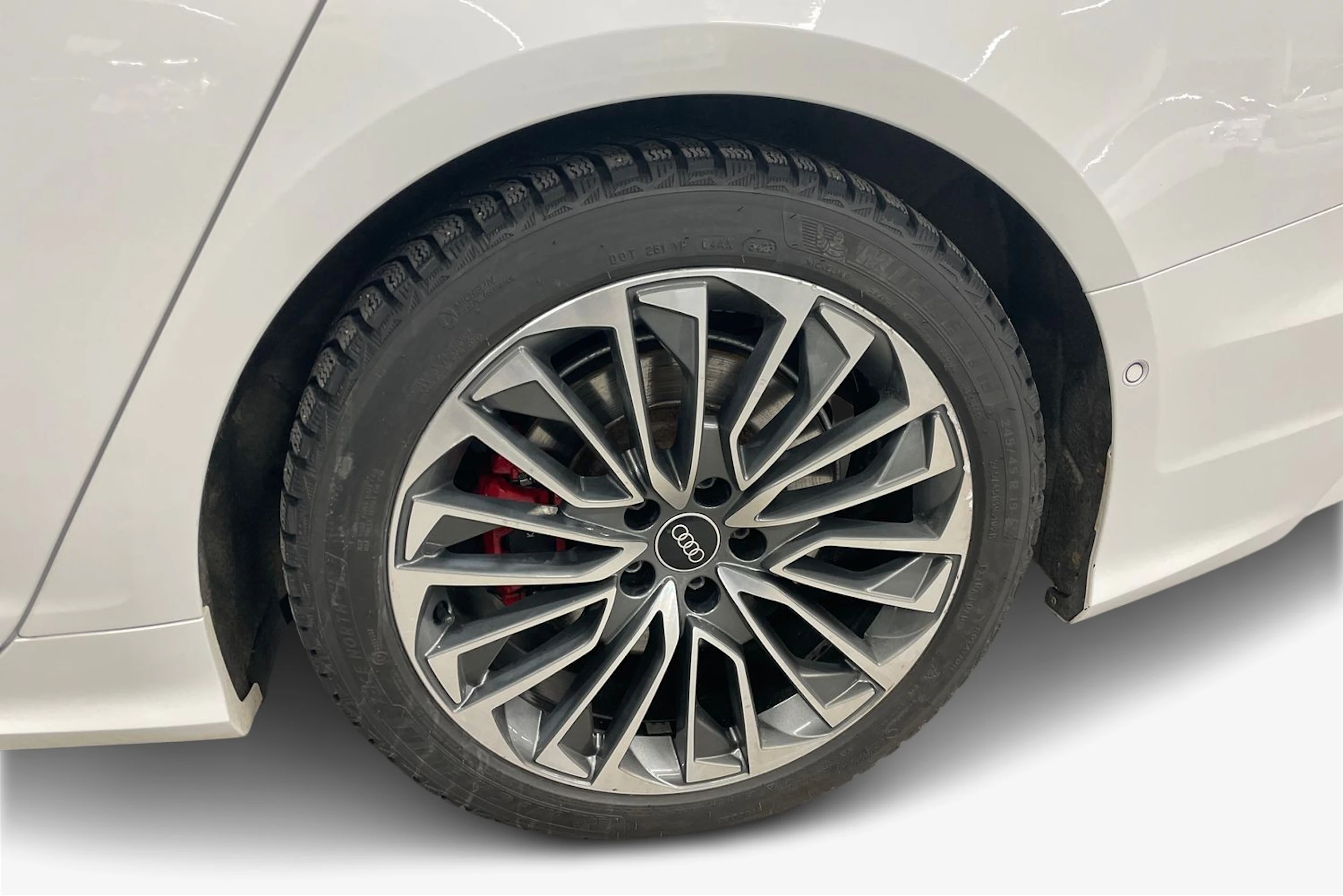 valkoinen Audi A6 2021 kuva 9.
