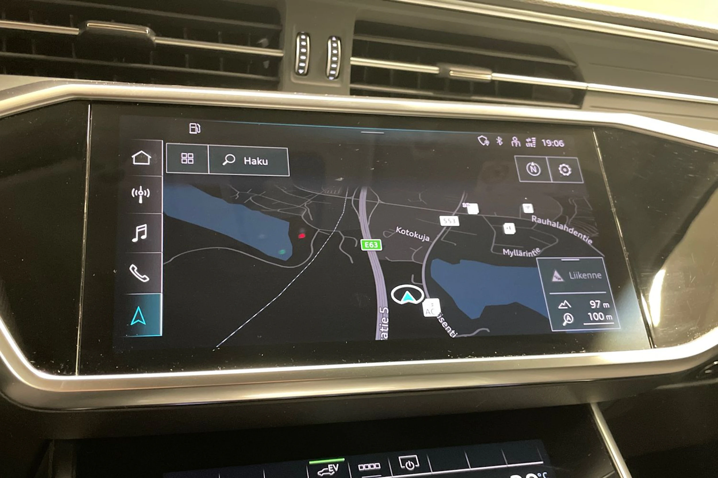 valkoinen Audi A6 2021 kuva 16.