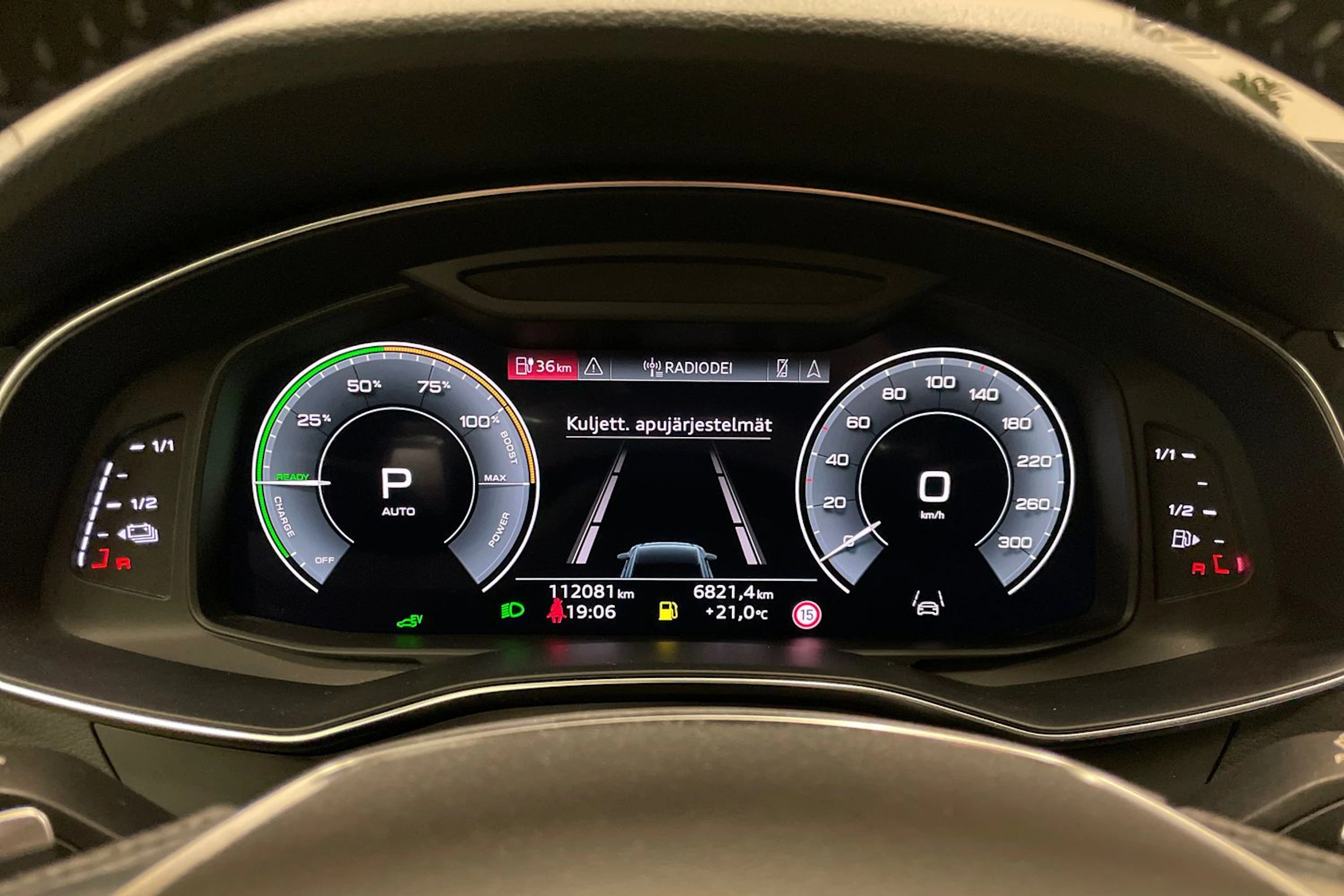 valkoinen Audi A6 2021 kuva 17.