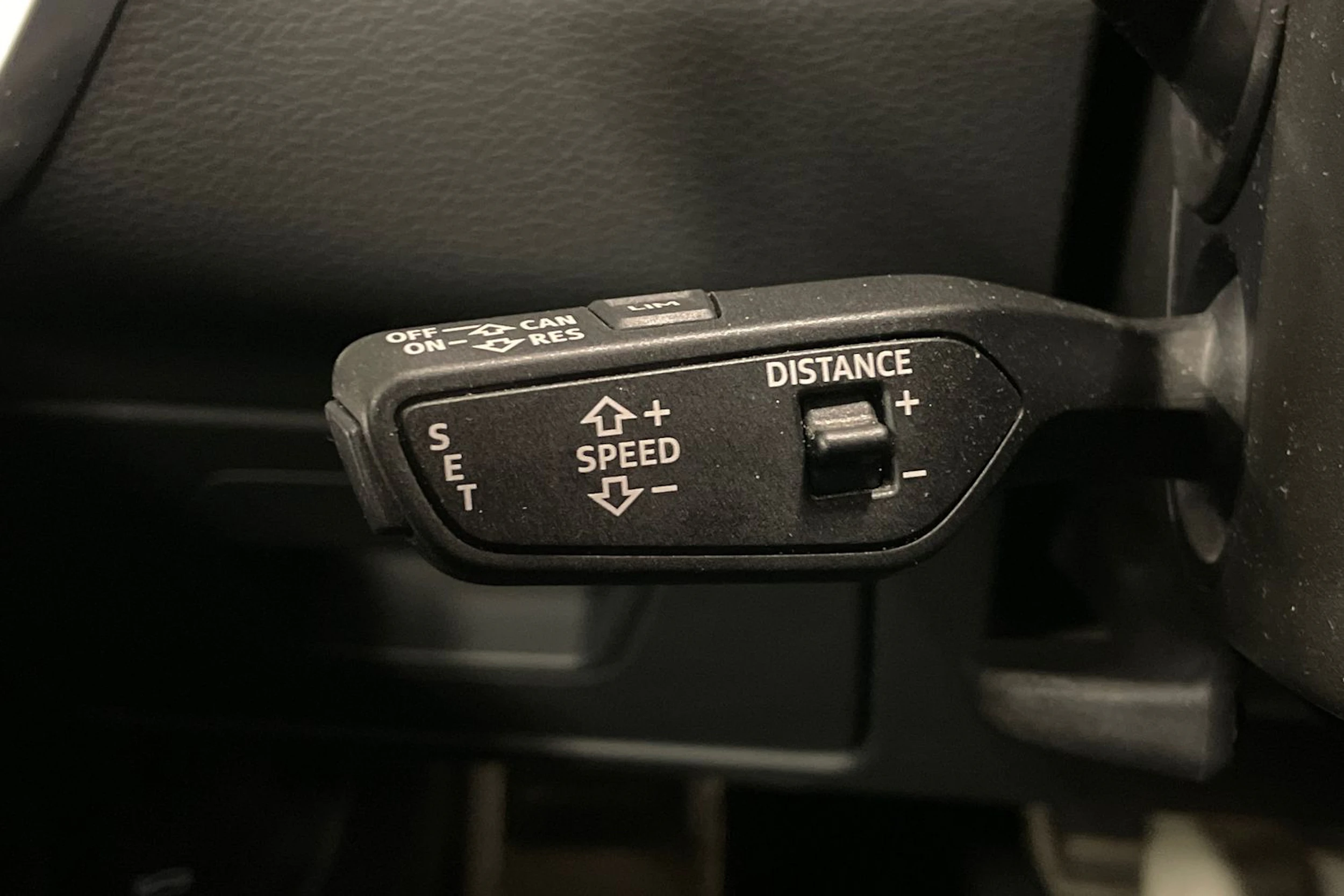 valkoinen Audi A6 2021 kuva 18.