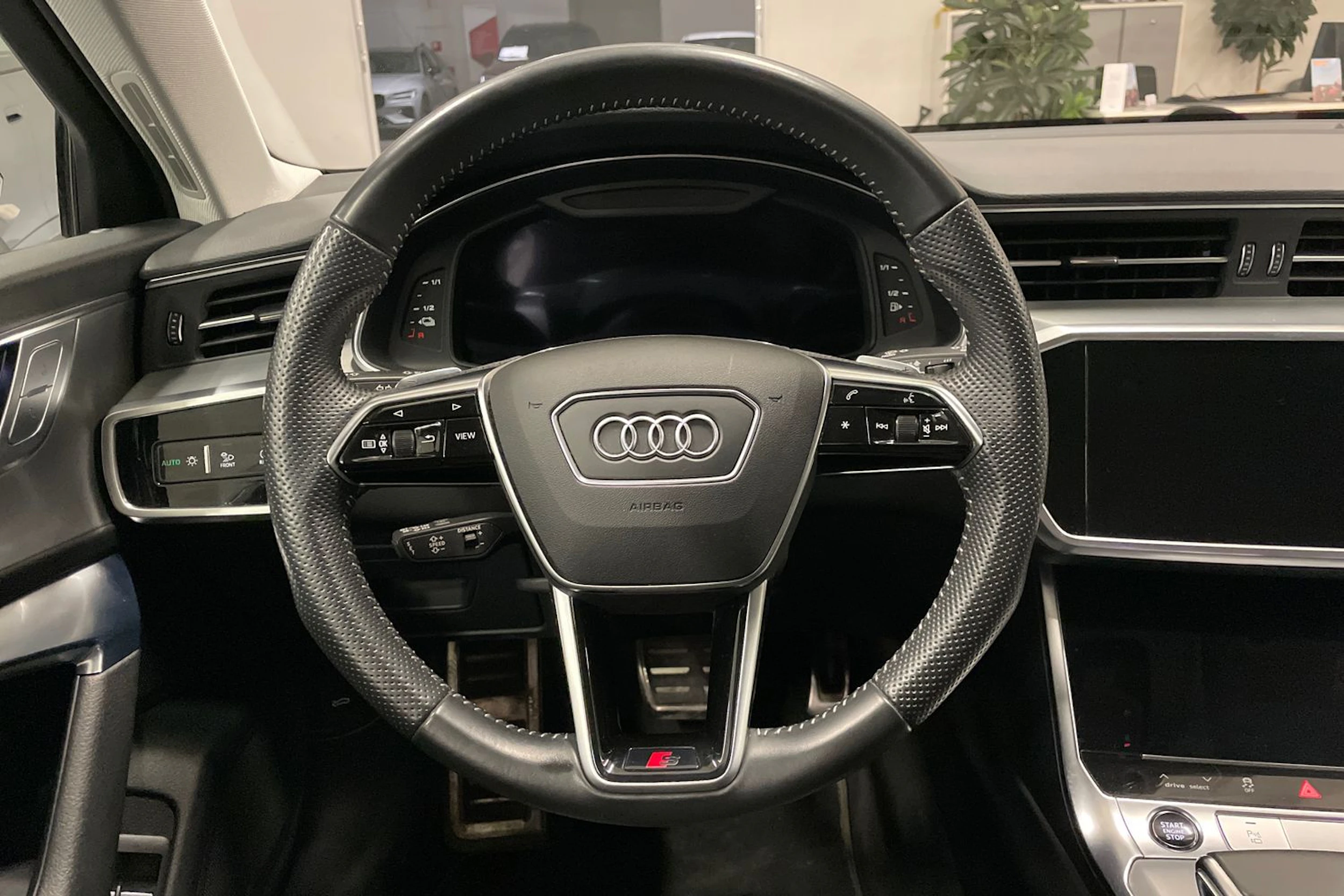 valkoinen Audi A6 2021 kuva 20.