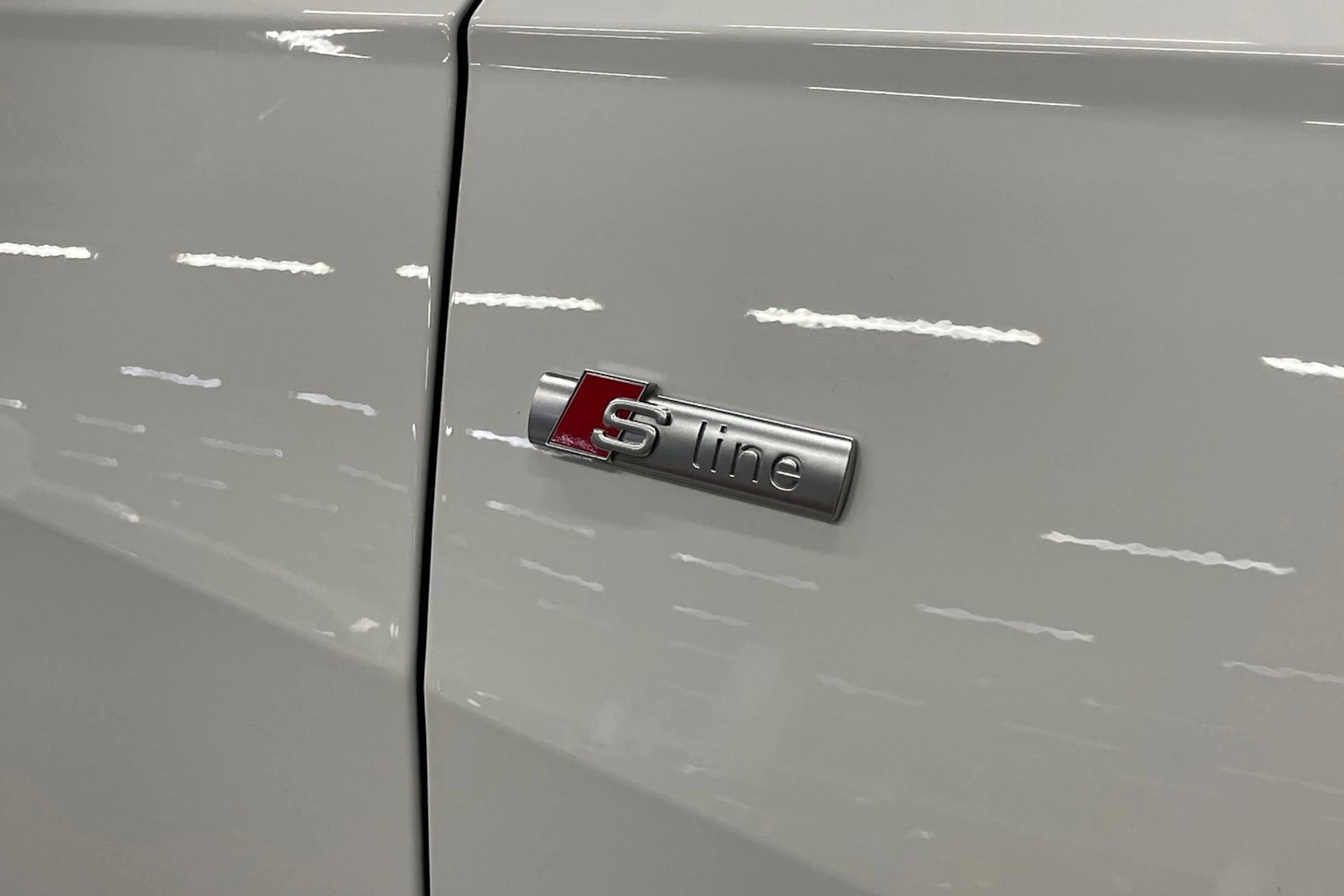 valkoinen Audi A6 2021 kuva 23.