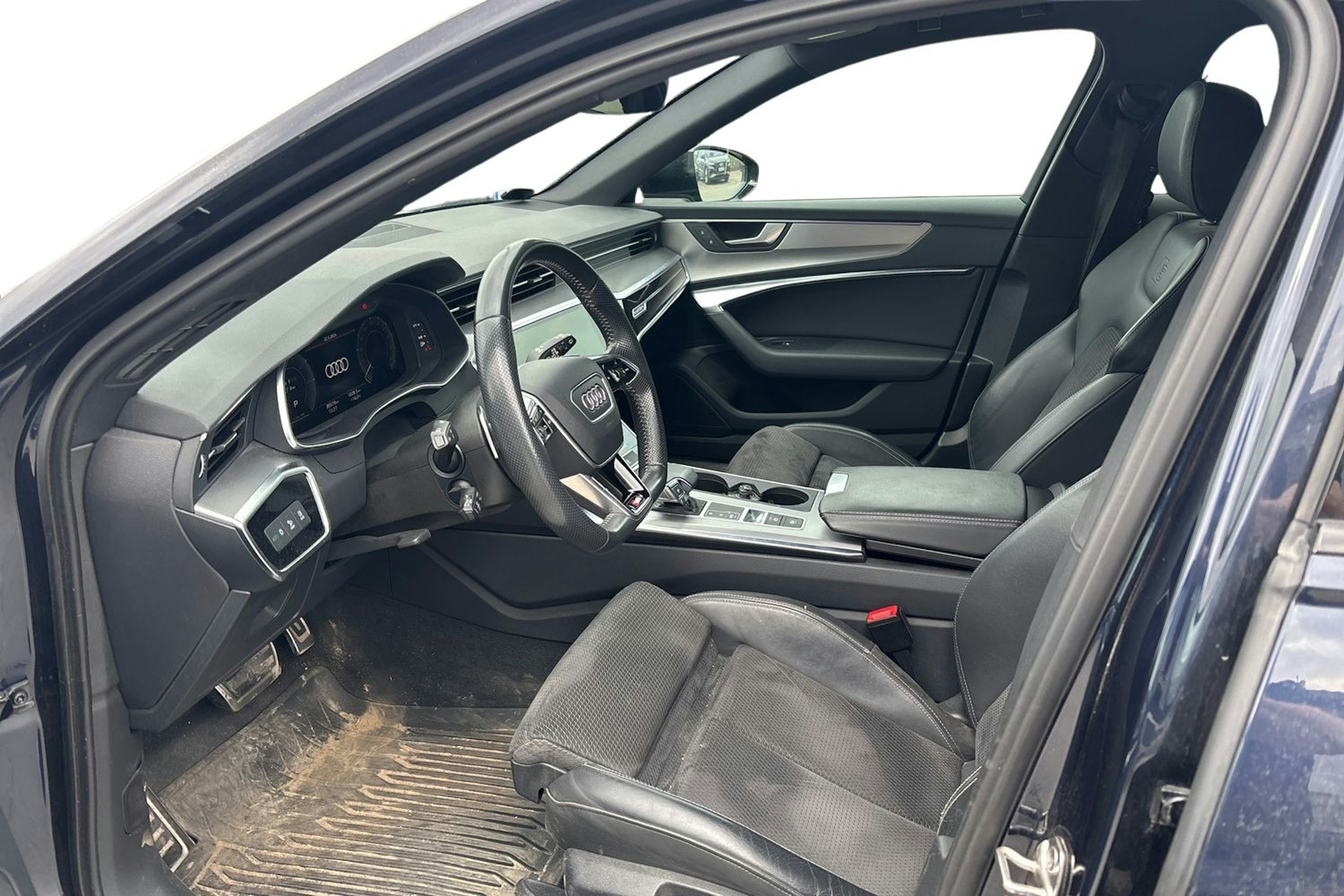 sininen Audi A6 2021 kuva 3.