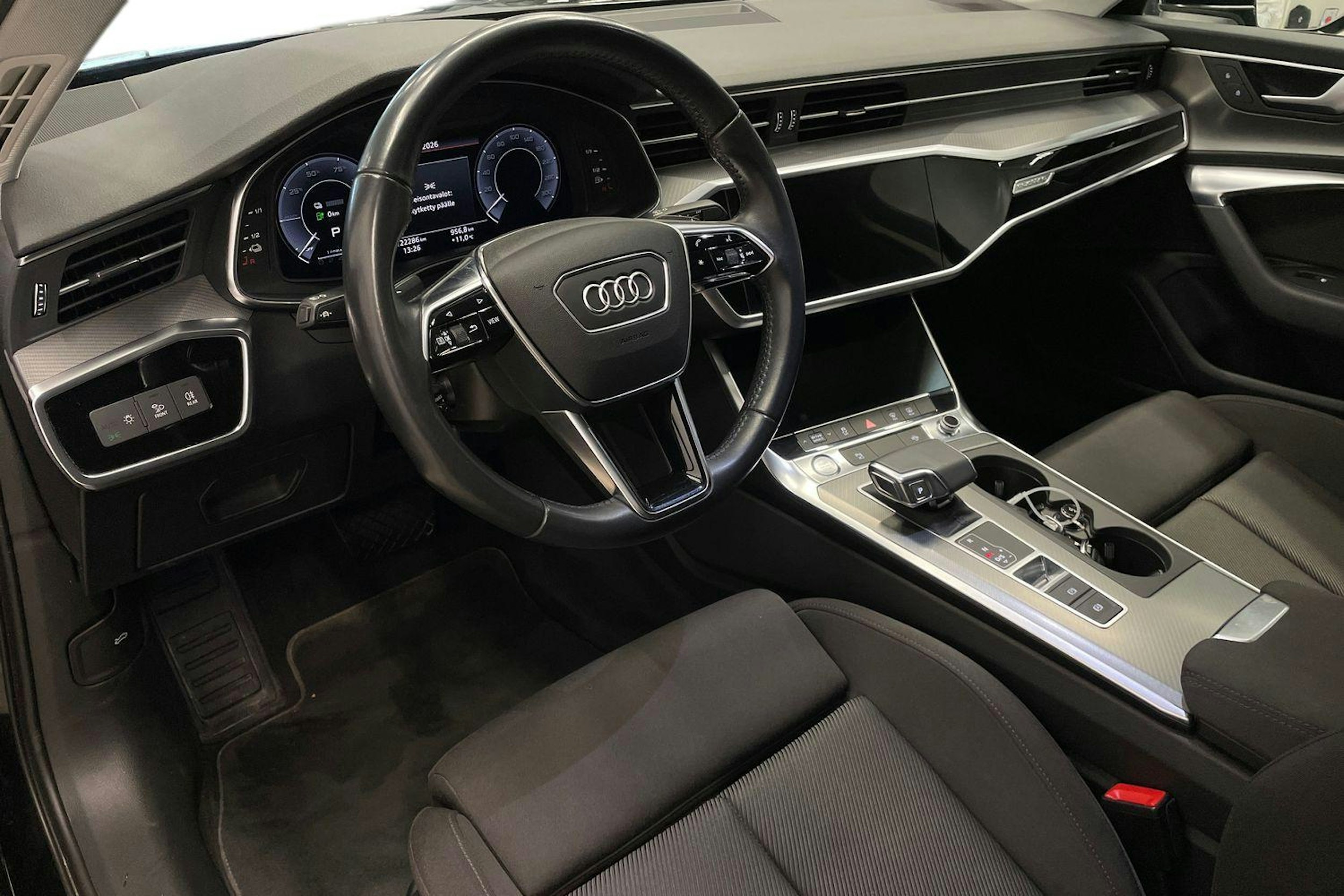 Musta Audi A6 2021 kuva 7.
