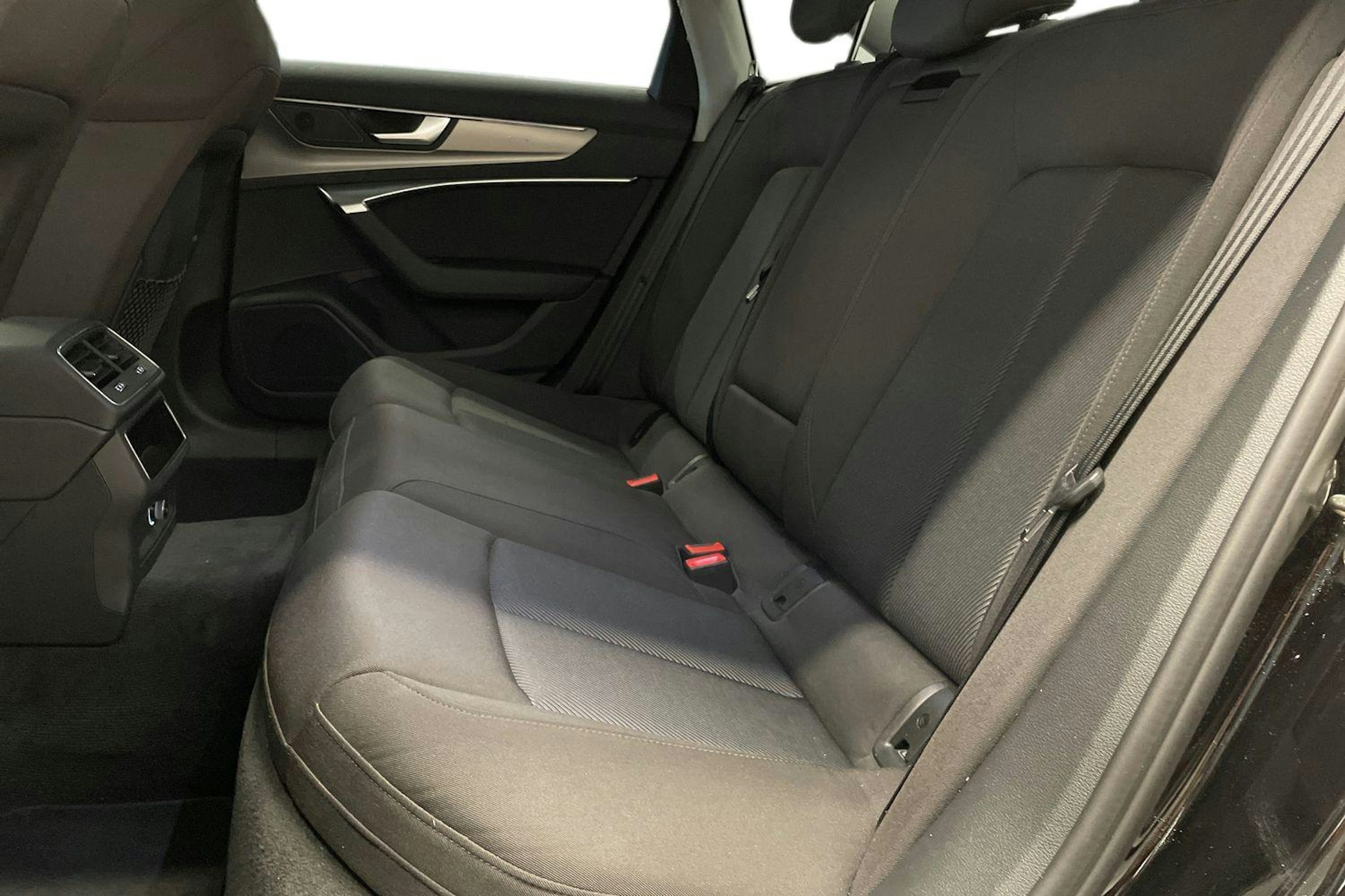 Musta Audi A6 2021 kuva 10.