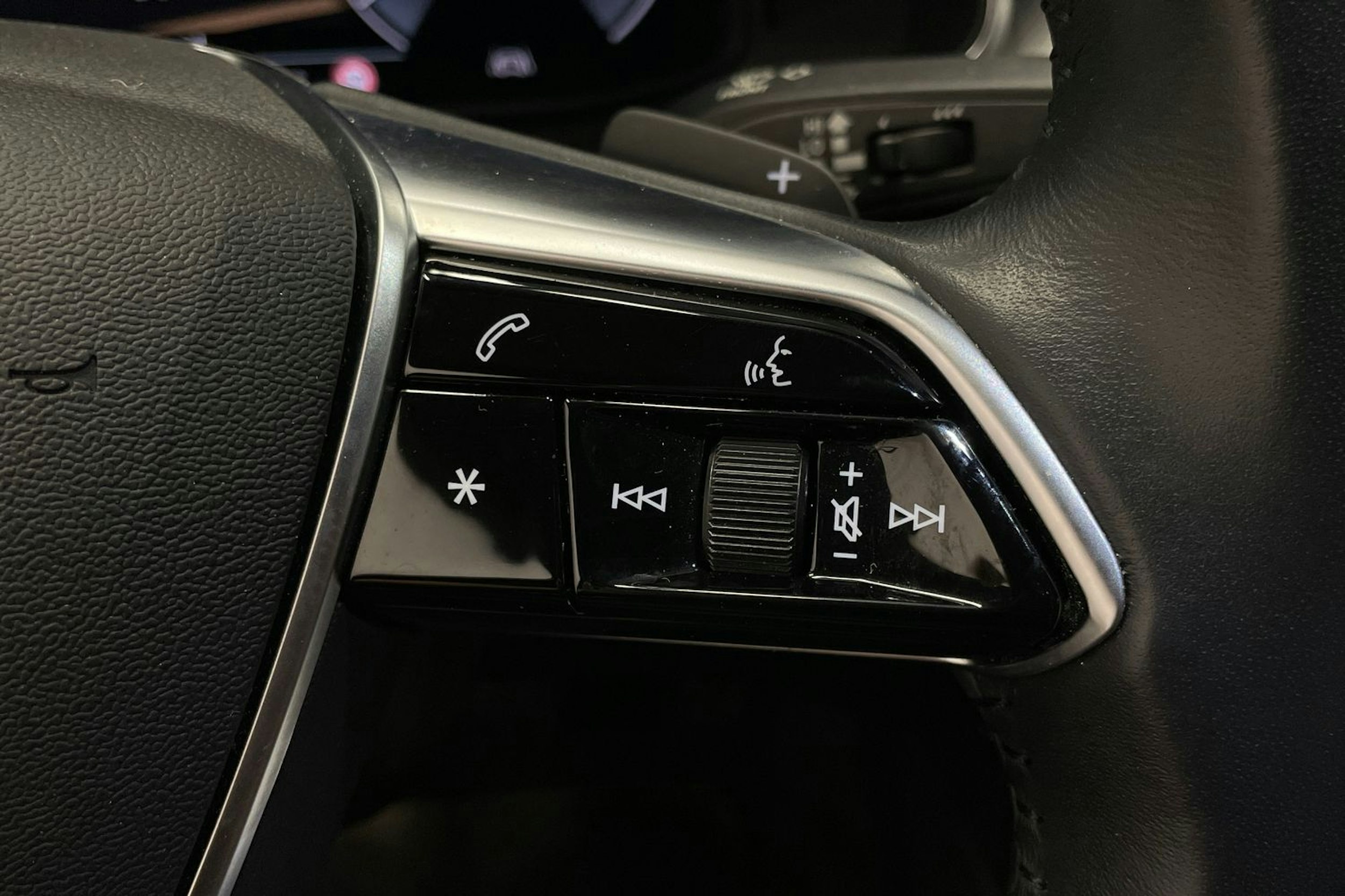 Musta Audi A6 2021 kuva 18.