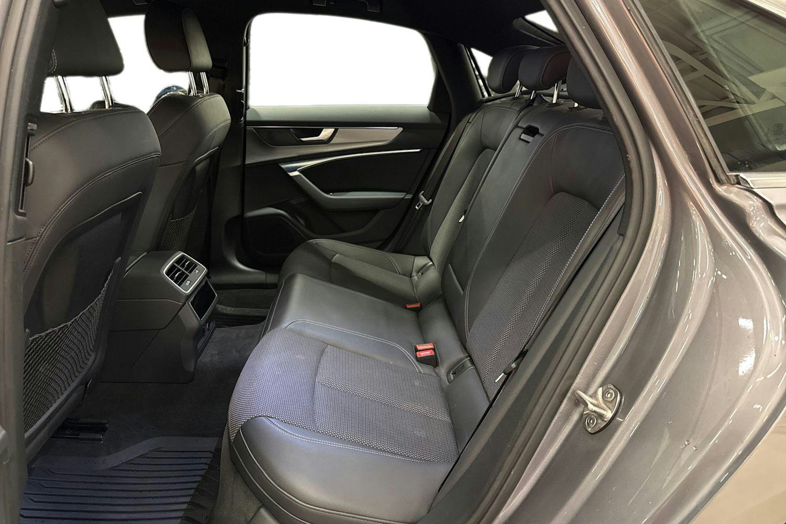 met. harmaa Audi A6 2021 kuva 10.