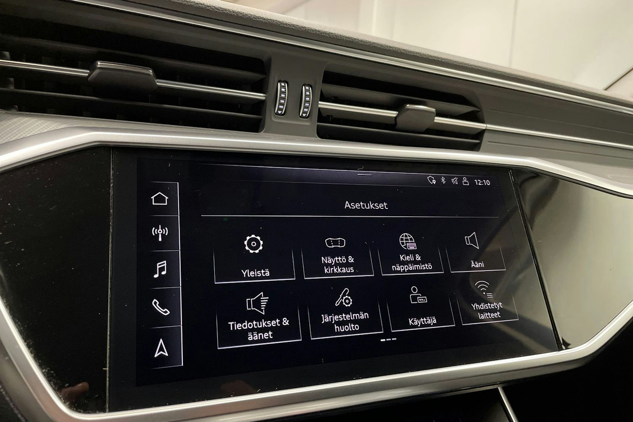 Harmaa Audi A6 2021 kuva 19.