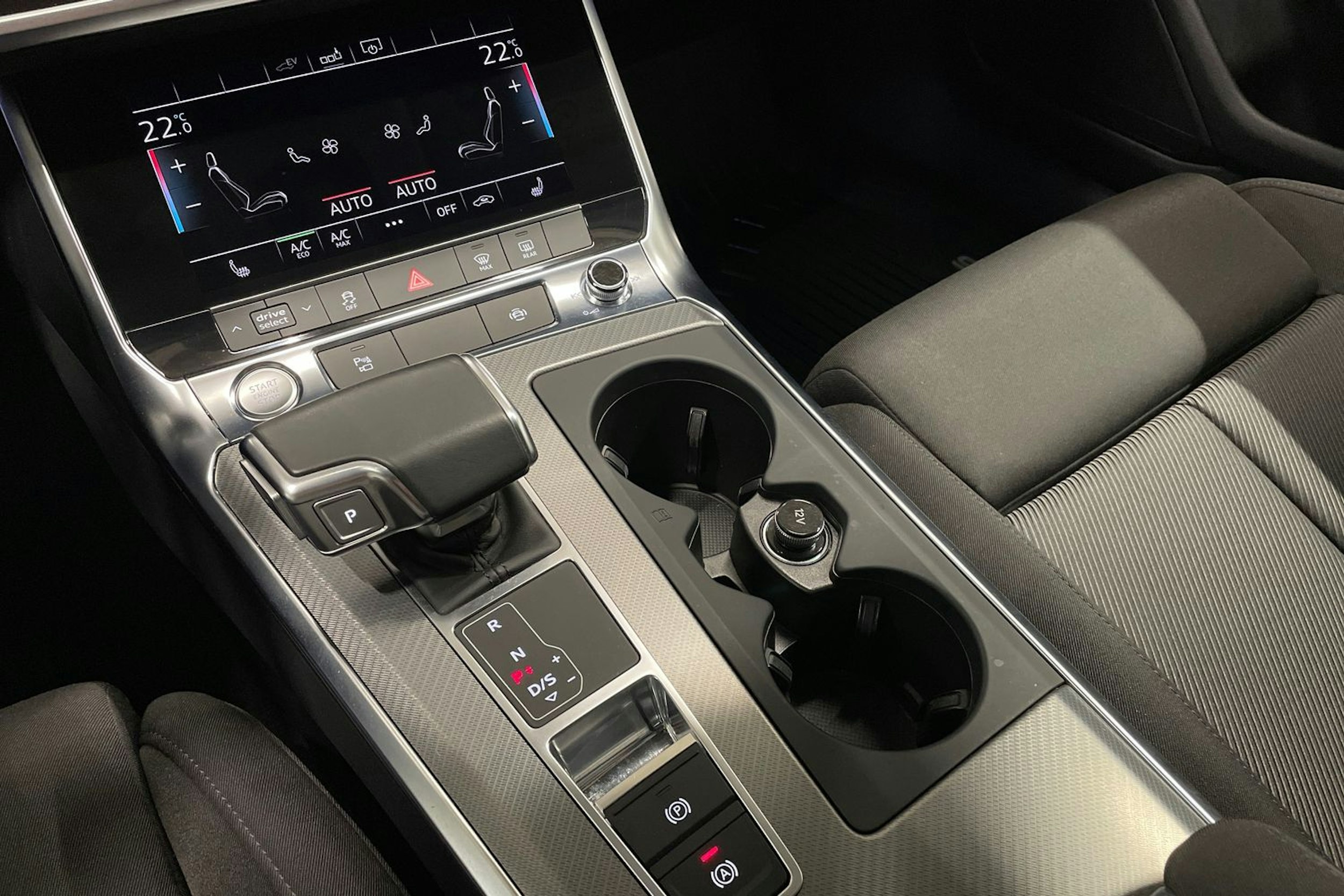 Harmaa Audi A6 2021 kuva 26.