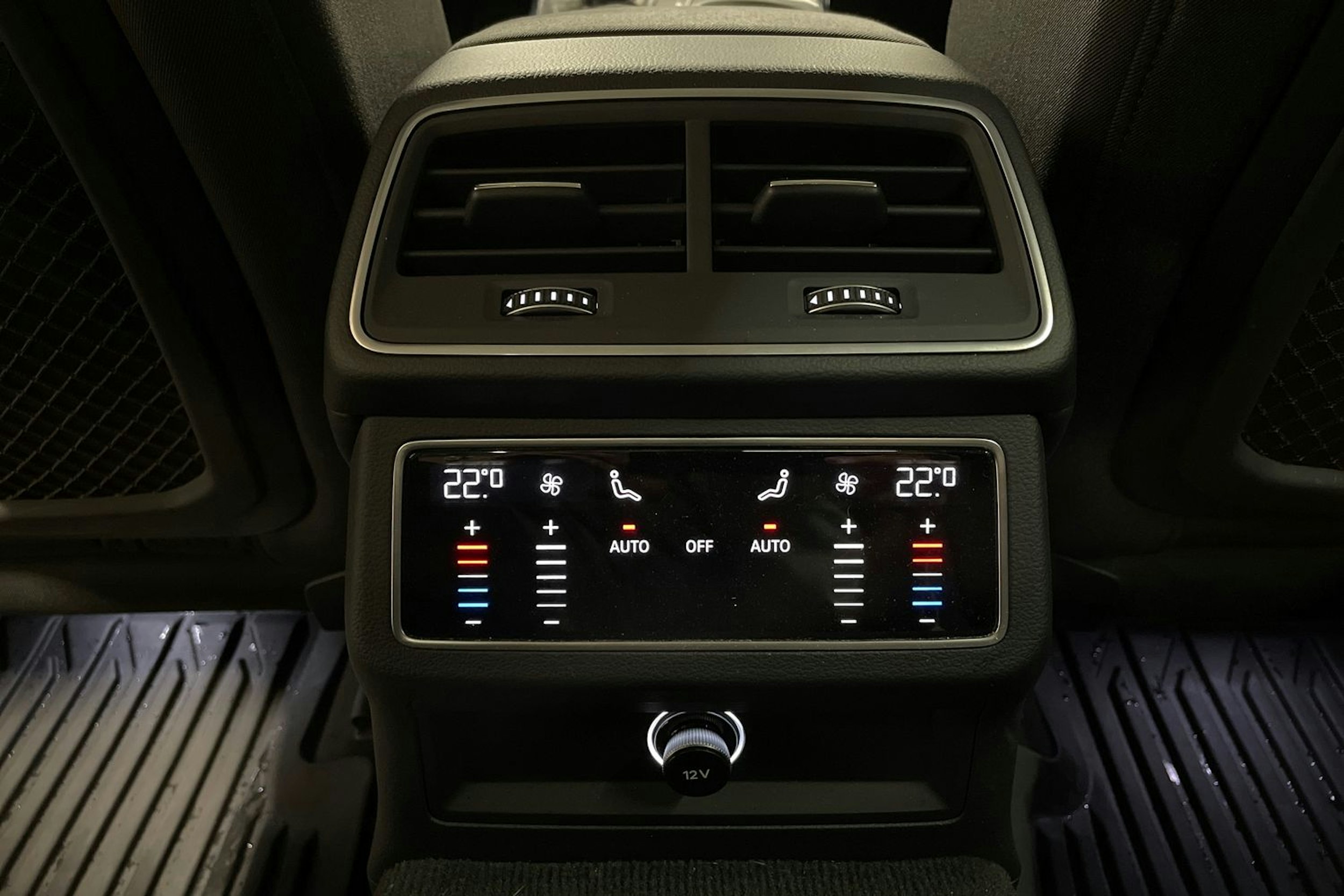 Harmaa Audi A6 2021 kuva 32.