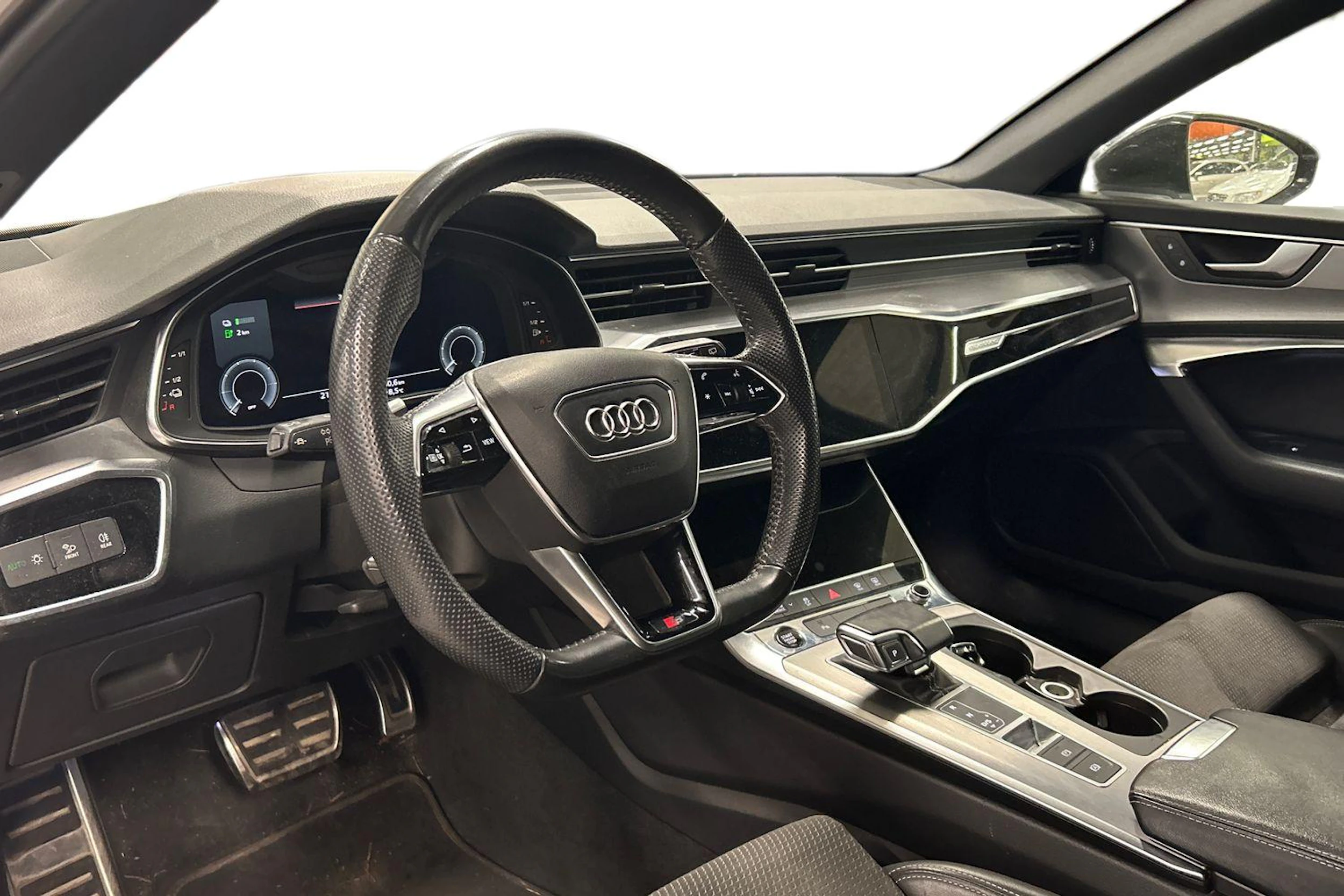 valkoinen Audi A6 2021 kuva 3.