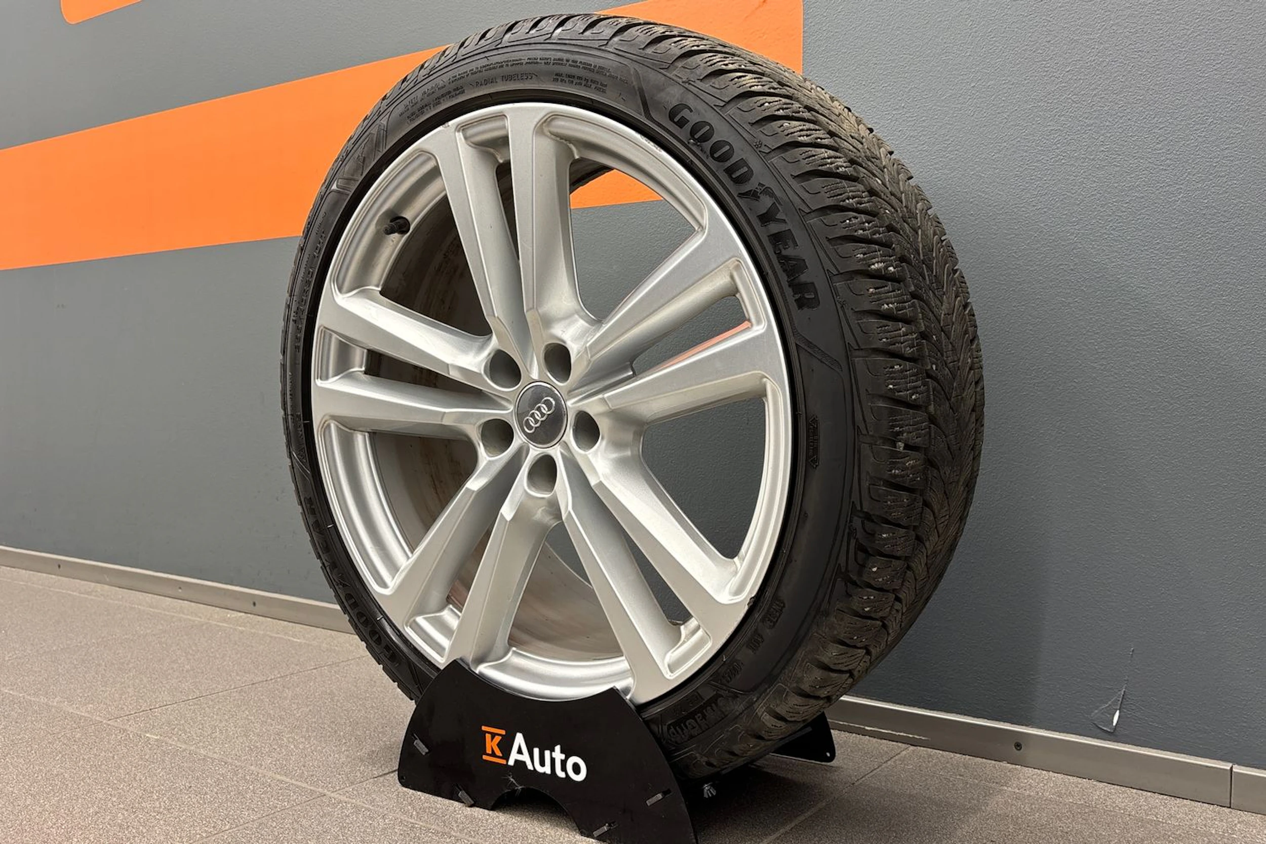 Harmaa Audi A6 2021 kuva 10.