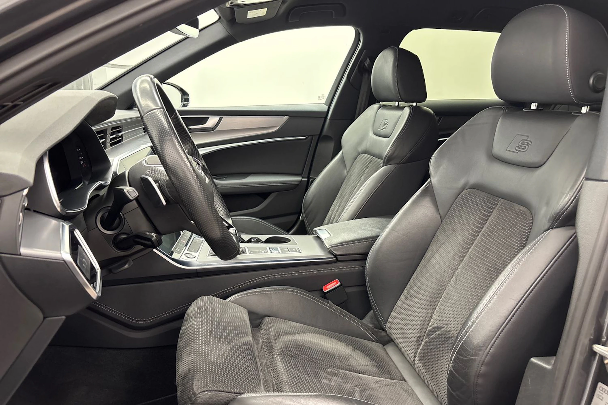 Harmaa Audi A6 2021 kuva 11.