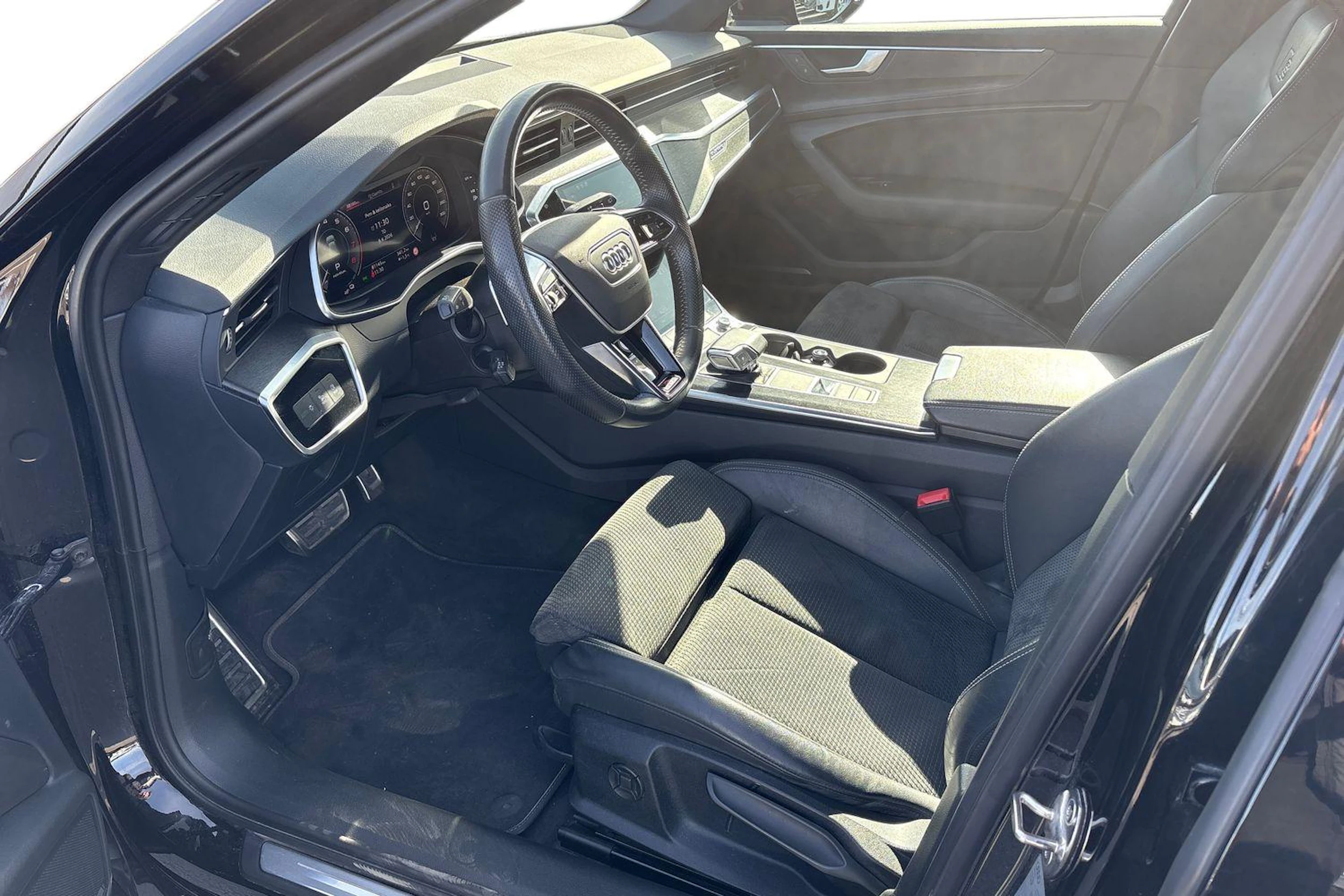 musta Audi A6 2021 kuva 3.