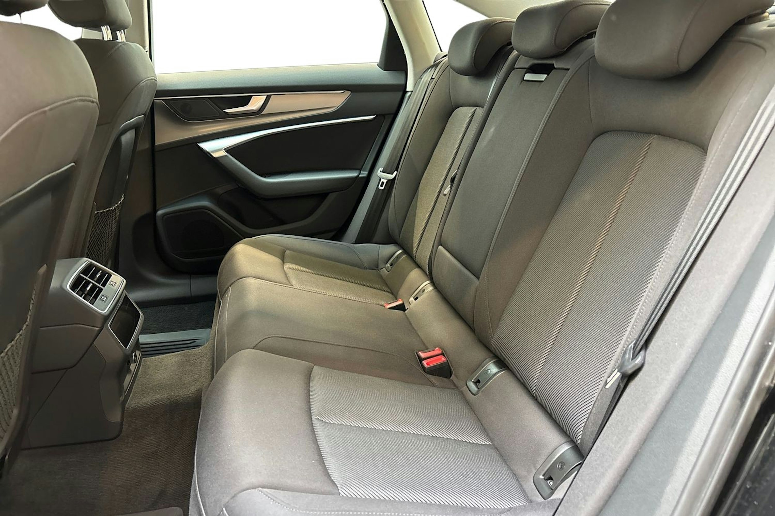 Musta Audi A6 2021 kuva 10.