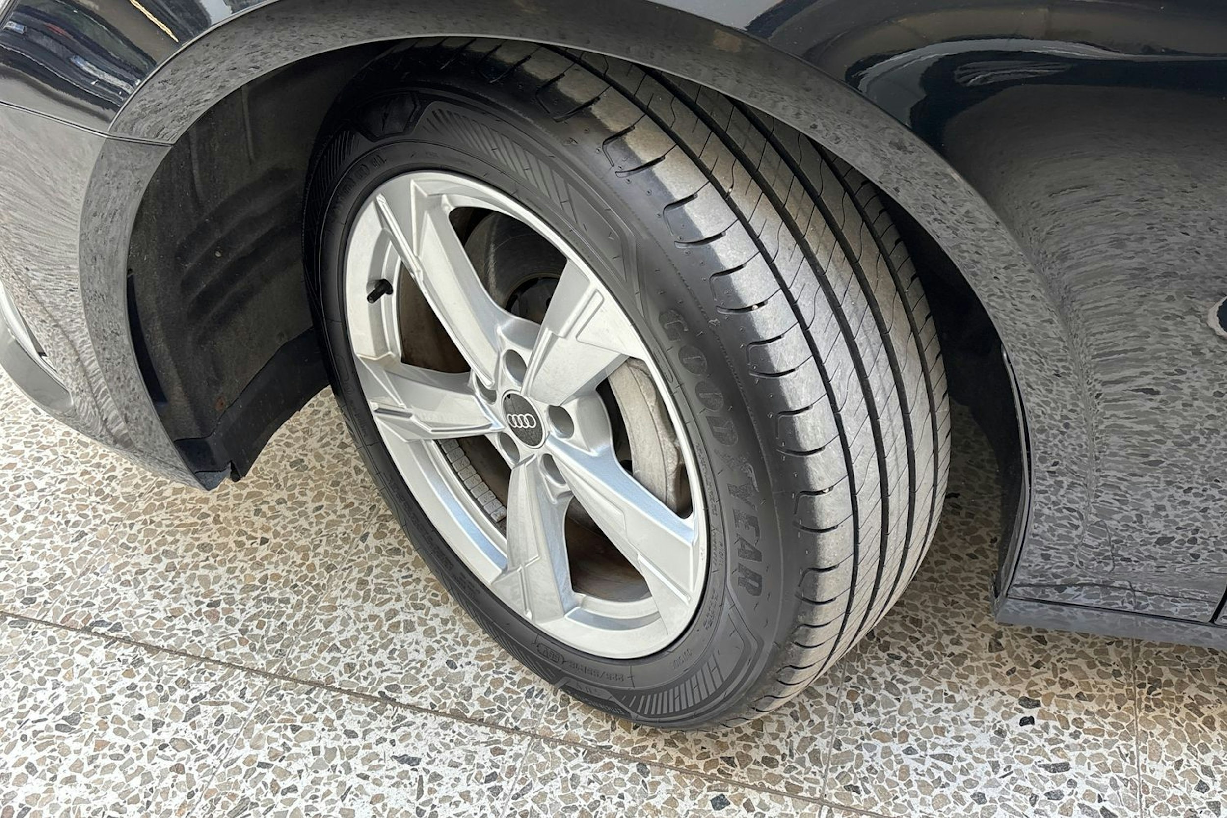 Musta Audi A6 2021 kuva 13.