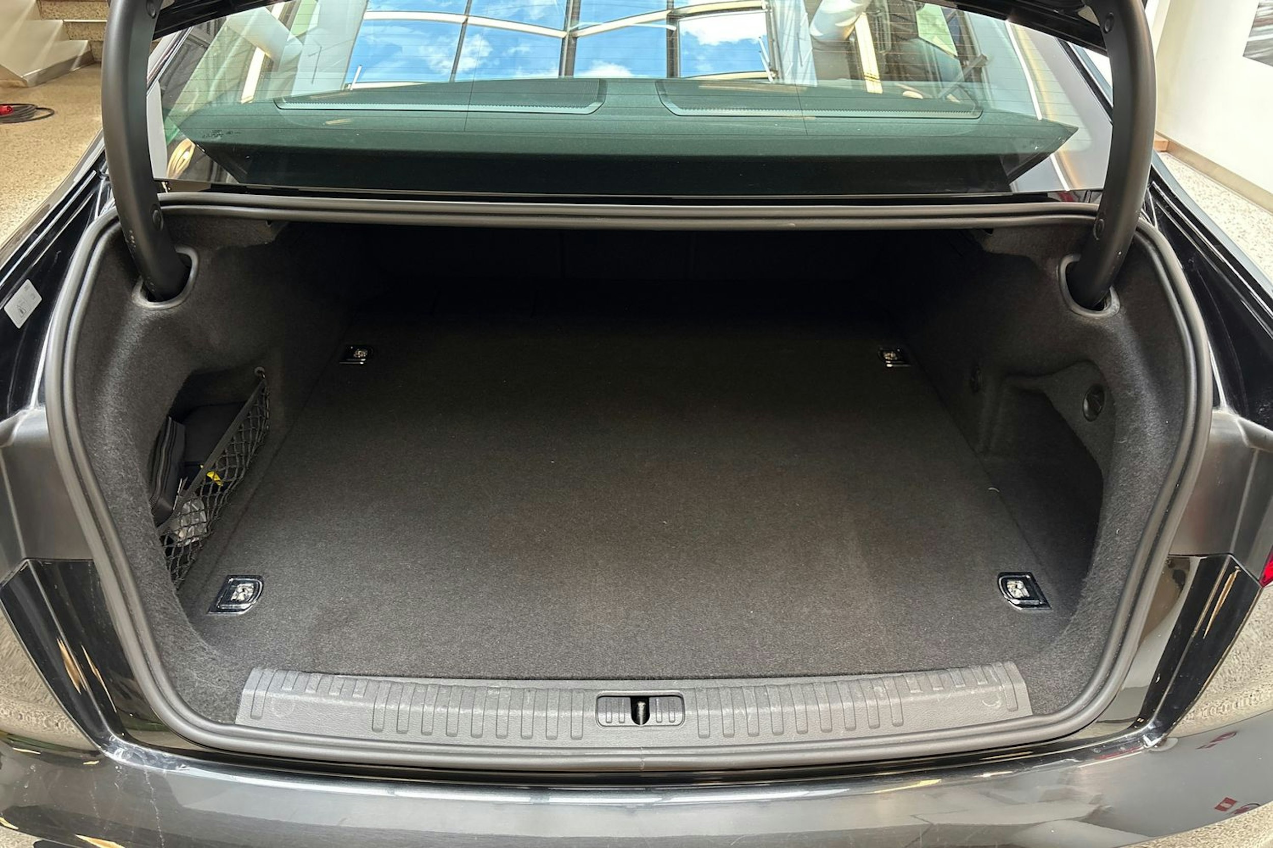 Musta Audi A6 2021 kuva 14.
