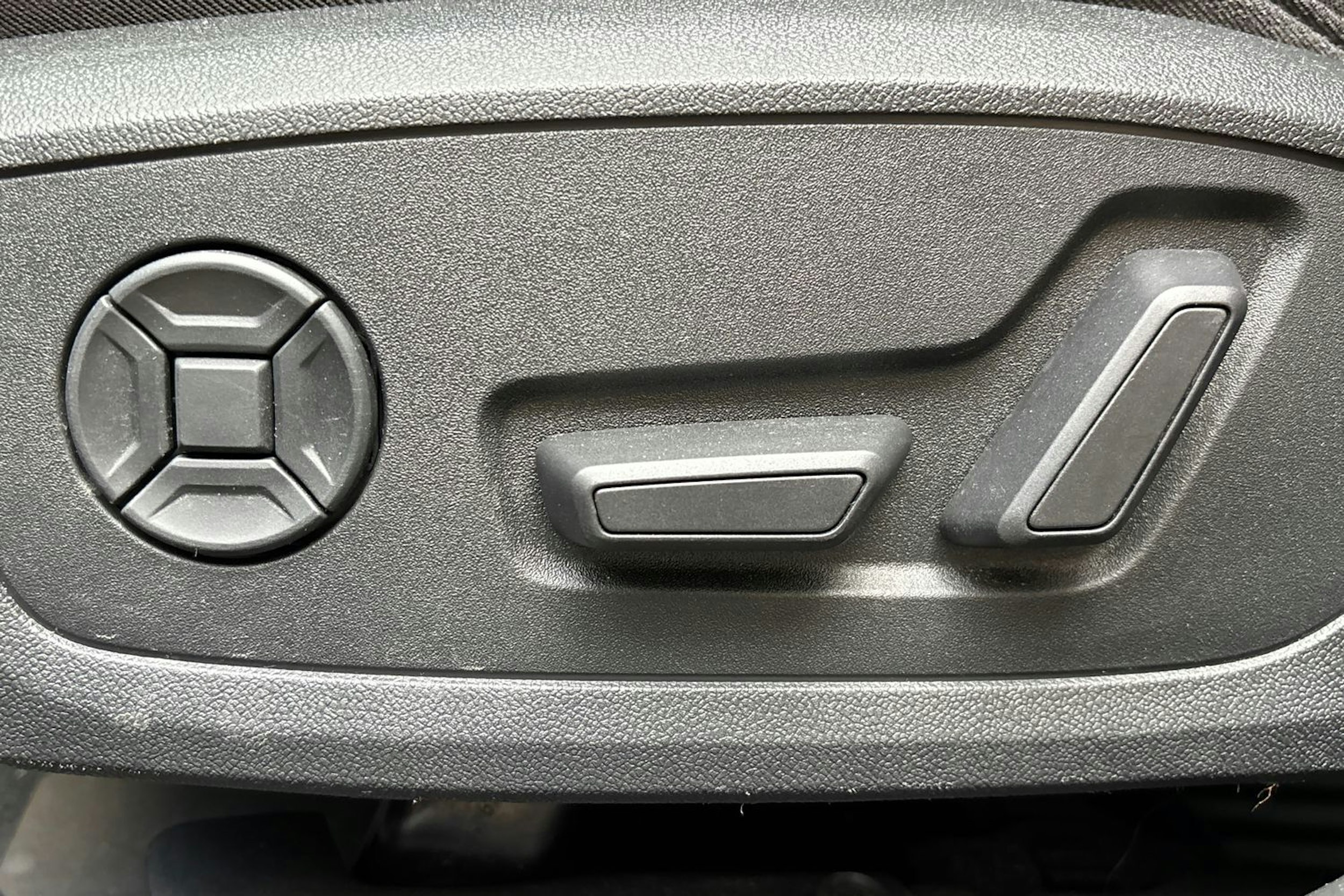 Musta Audi A6 2021 kuva 15.