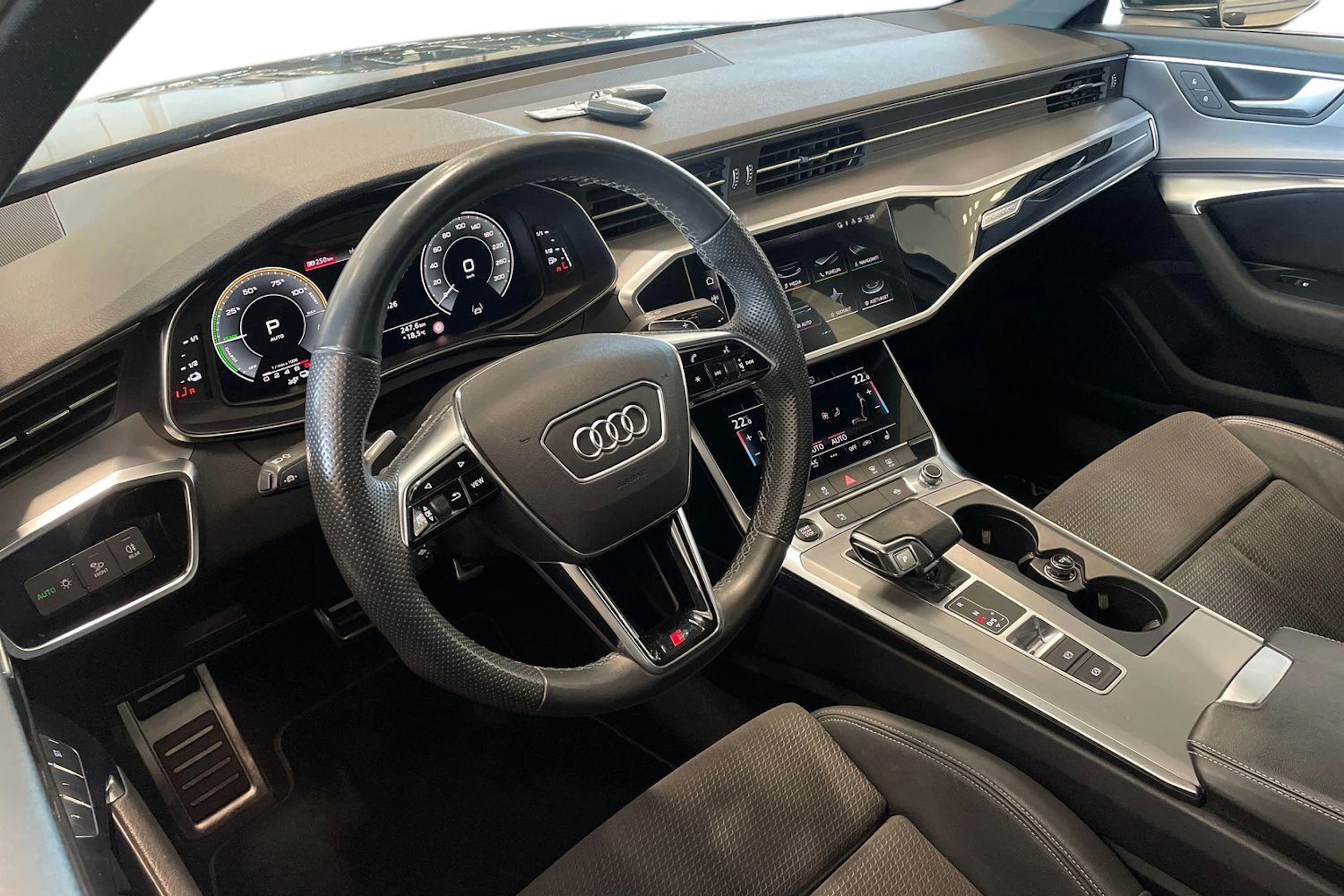 musta Audi A6 2021 kuva 8.