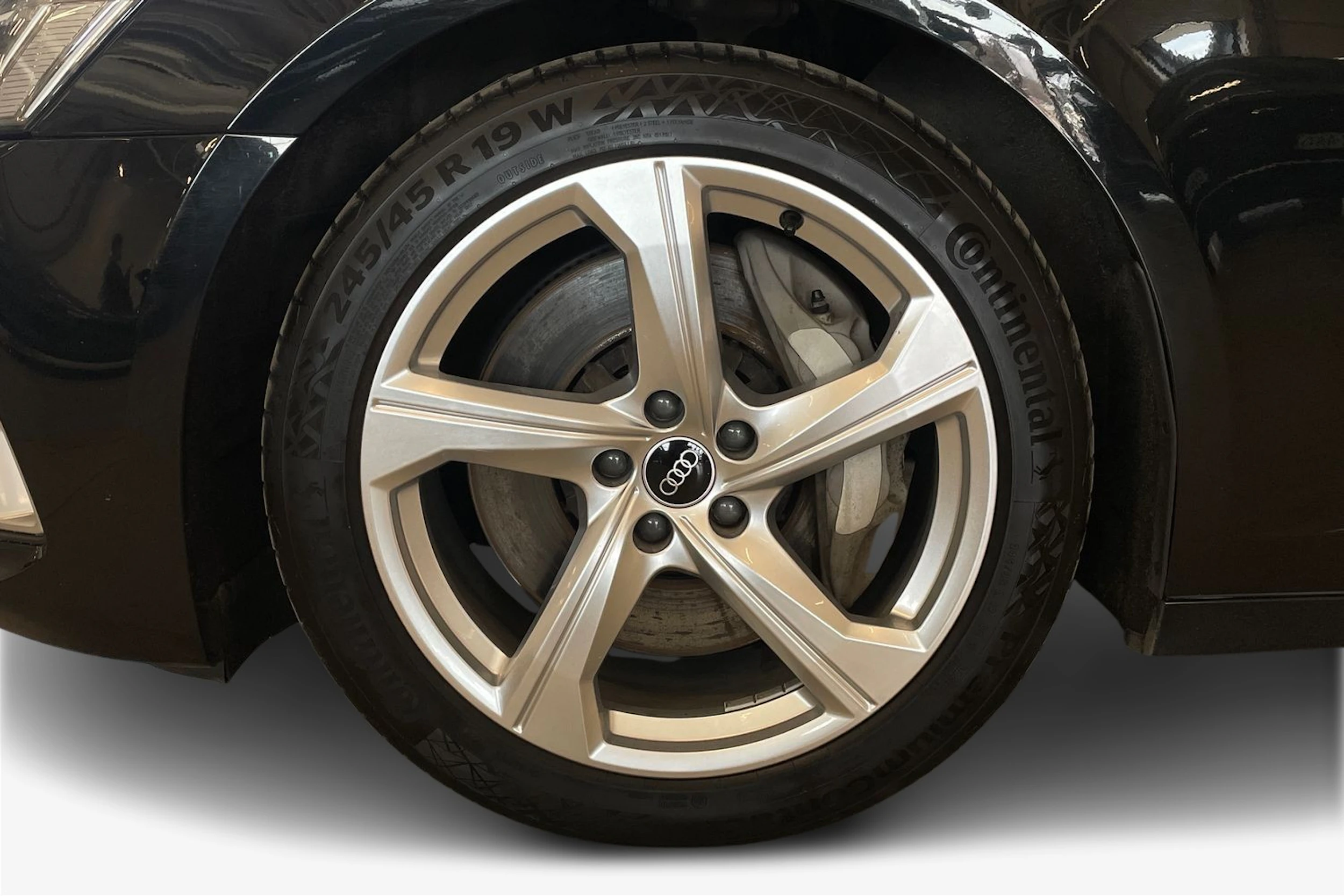 musta Audi A6 2021 kuva 12.