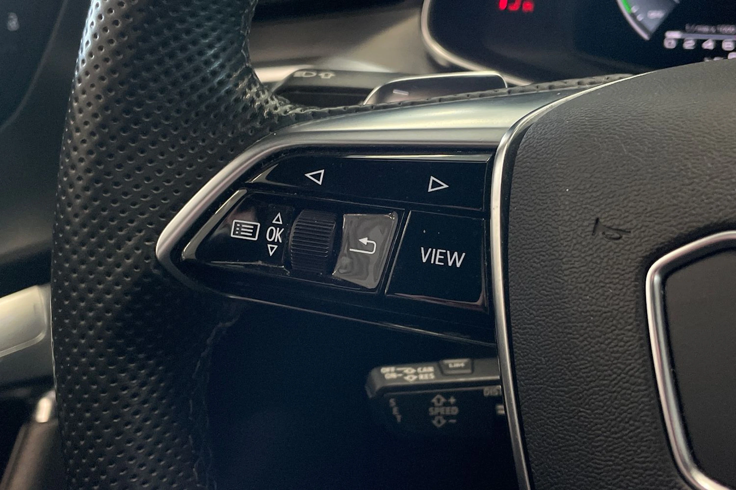 musta Audi A6 2021 kuva 17.