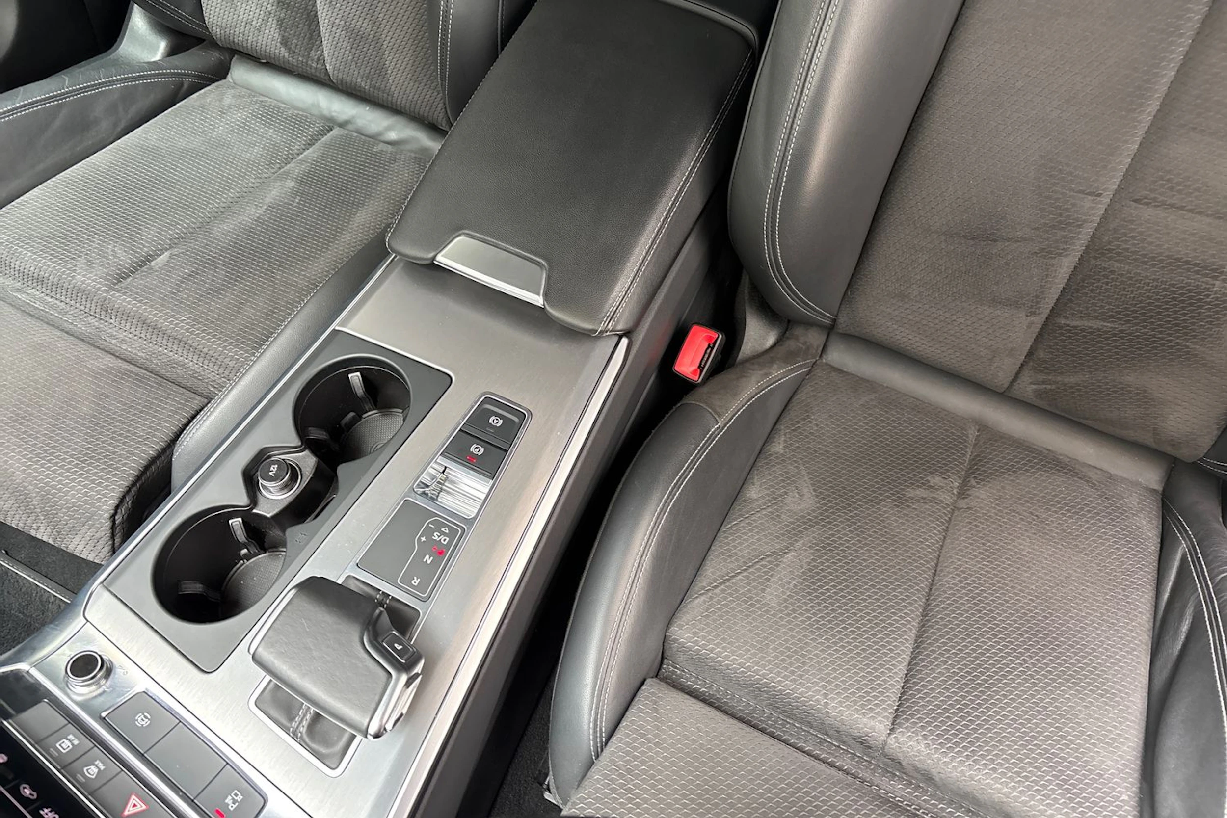 harmaa Audi A6 2021 kuva 27.